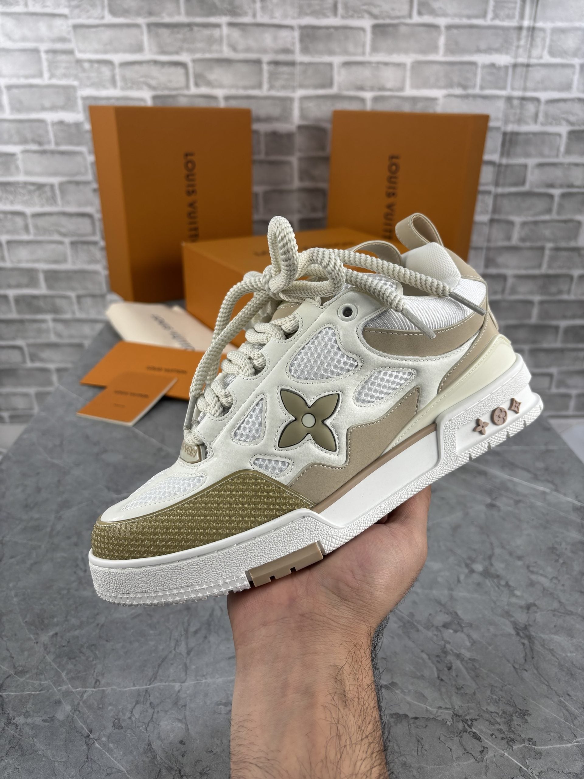 LV SNEAK image 0