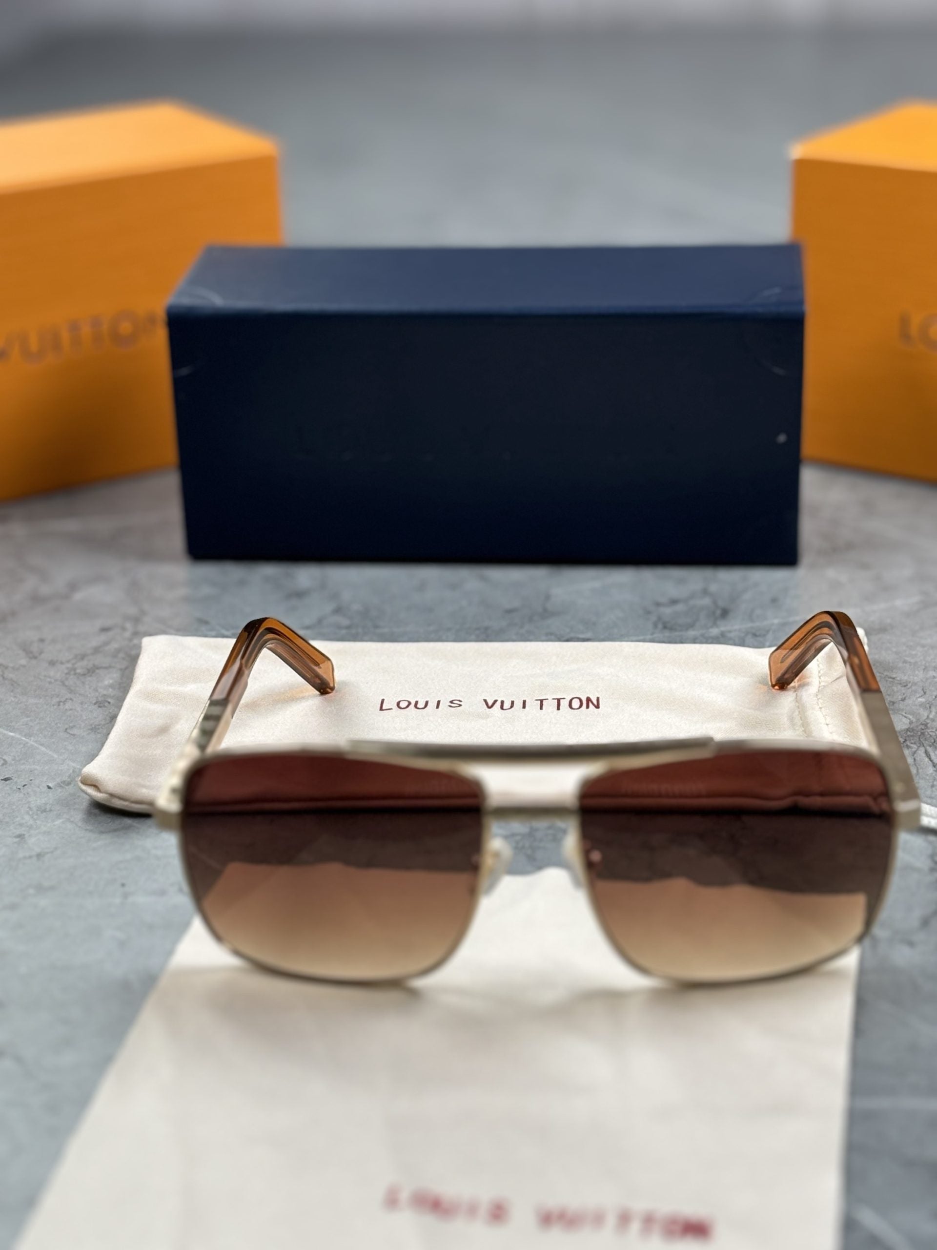 LV SUN-GLASSES image 6