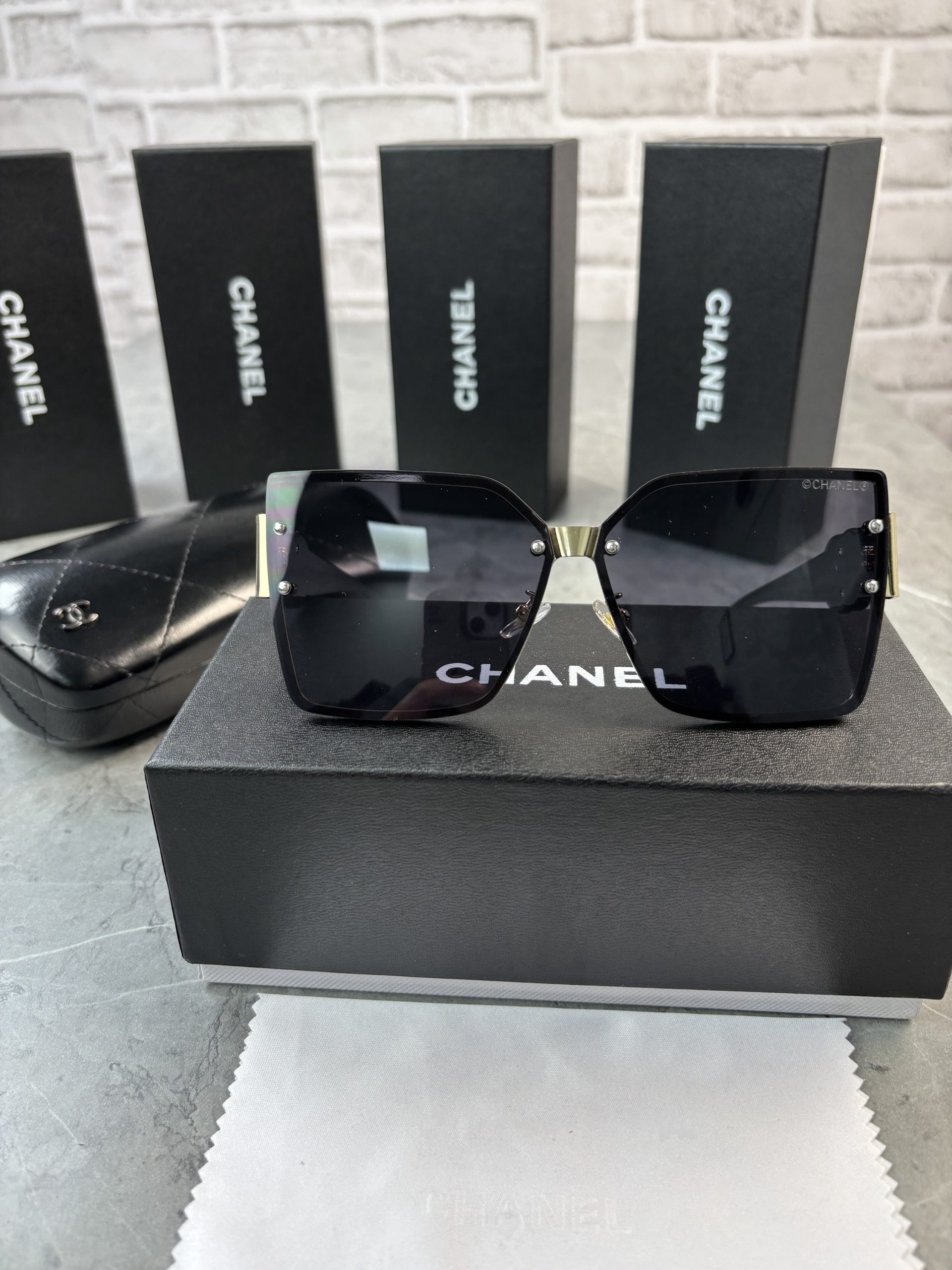 GC BLACK GLASSES image 2