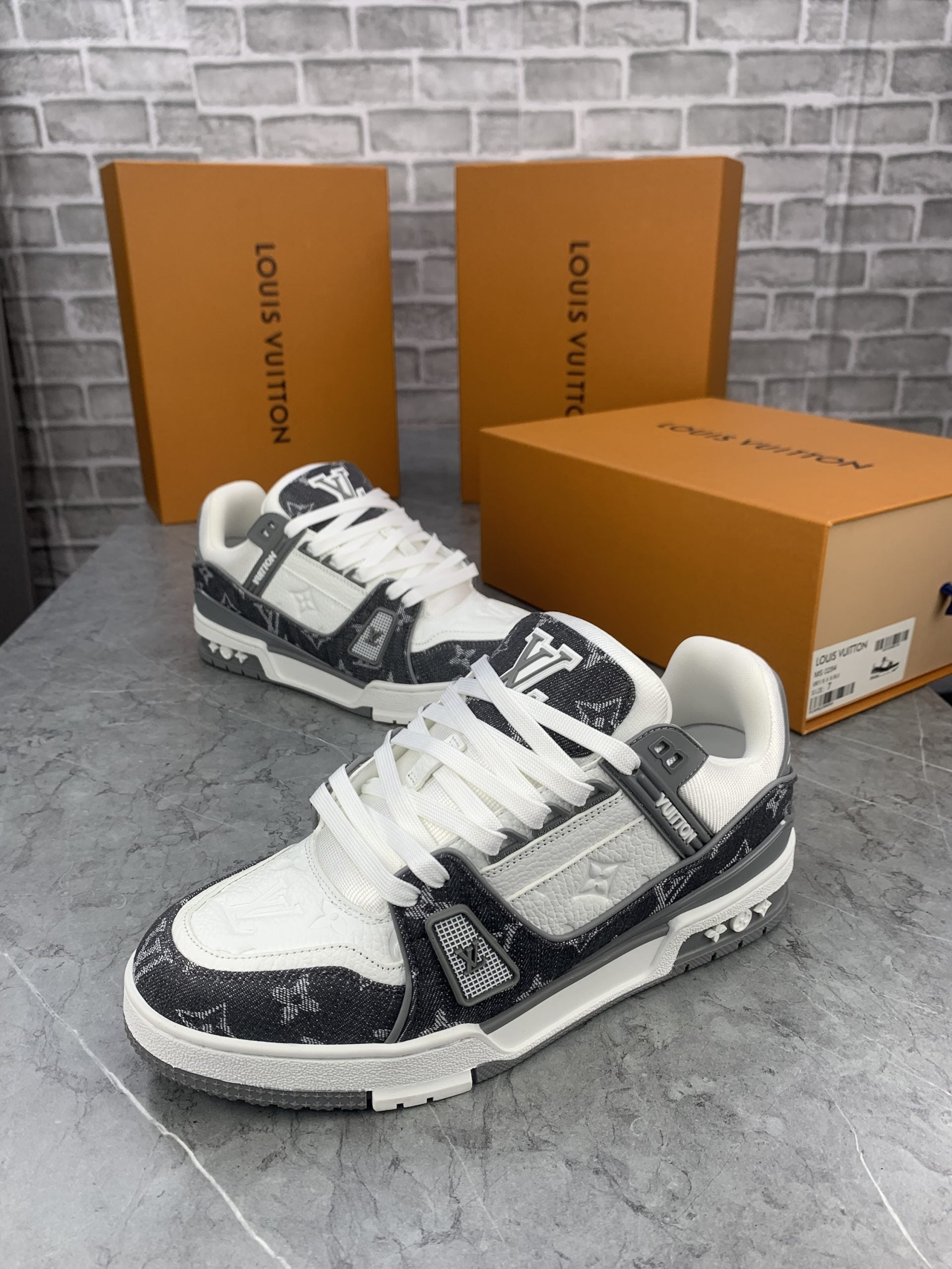 LV SNEAK image 2