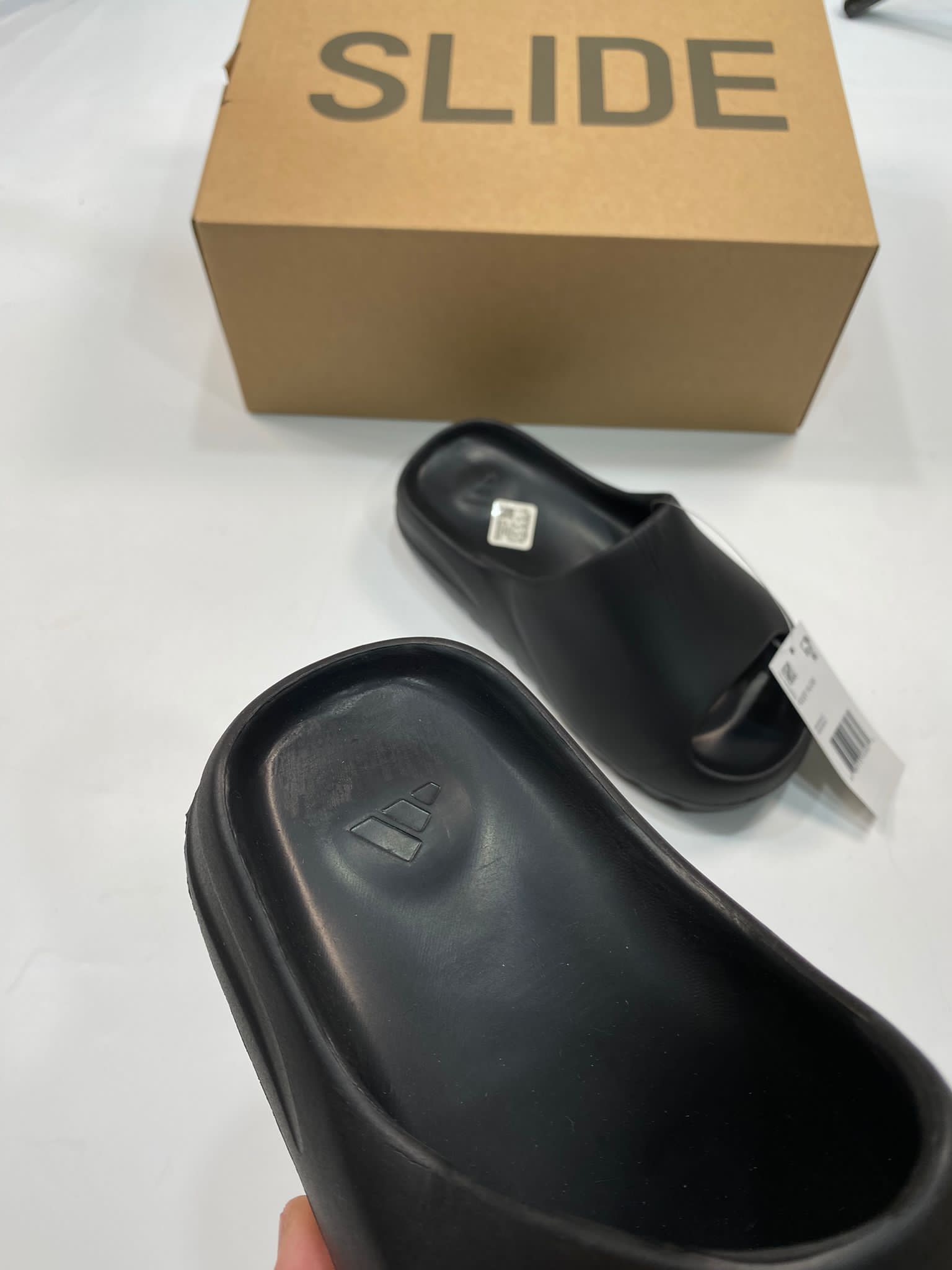 BLACK YZY SLIDE image 3
