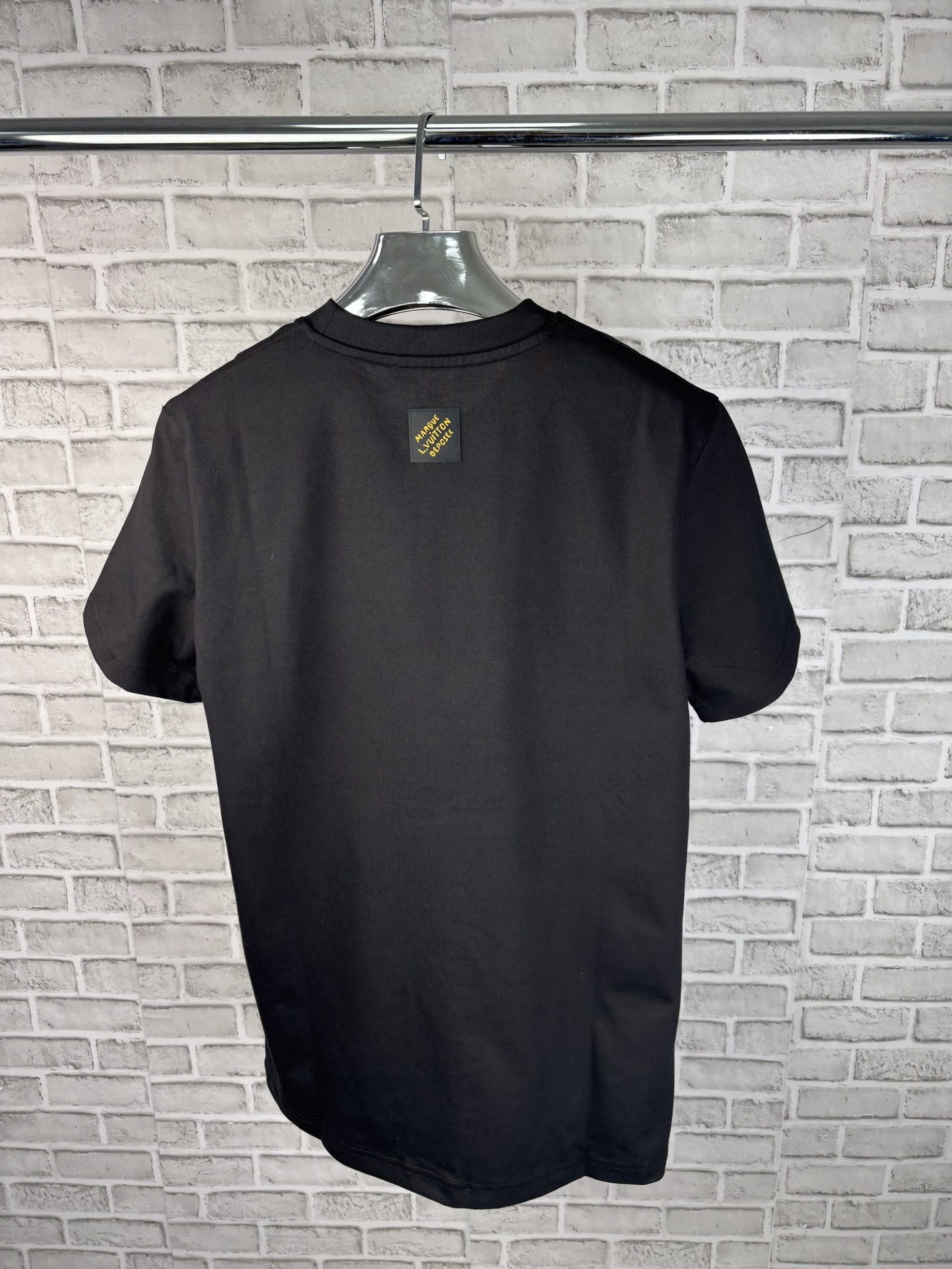 Lv tee logo image 2