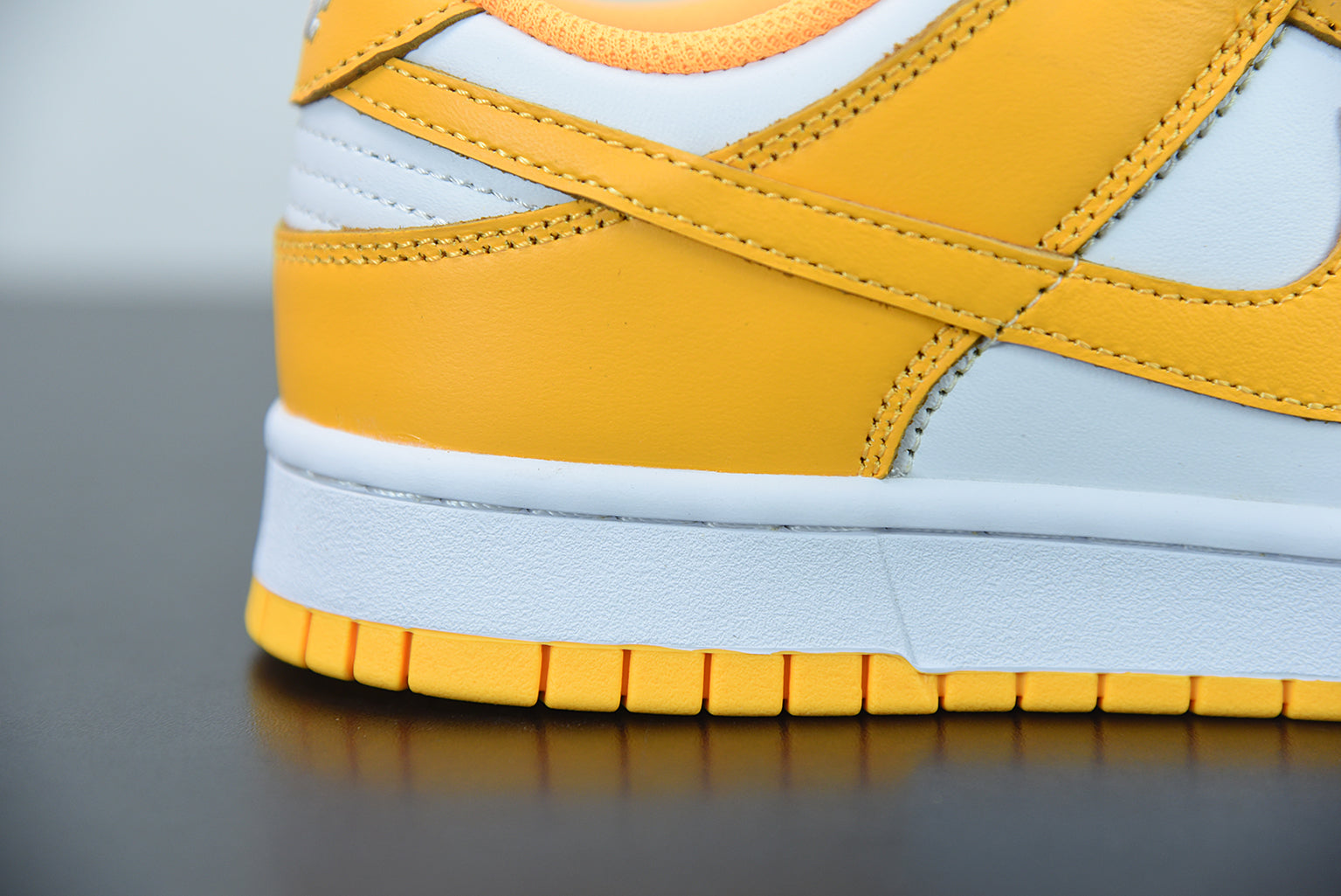 DUNK LOW YELLOW image 6