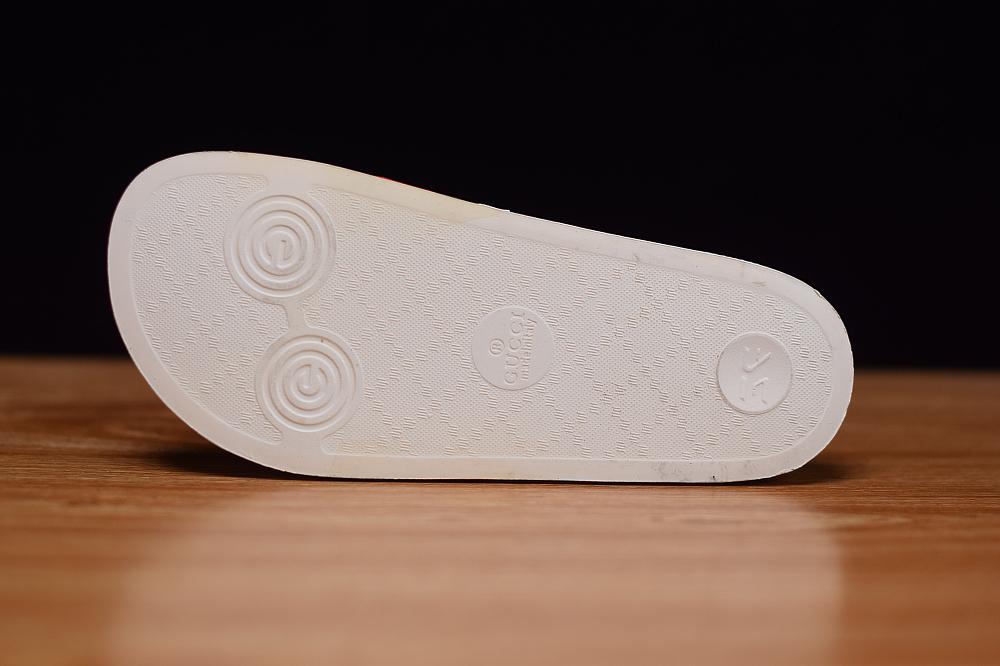 UCCI WHITE SLIDER image 4