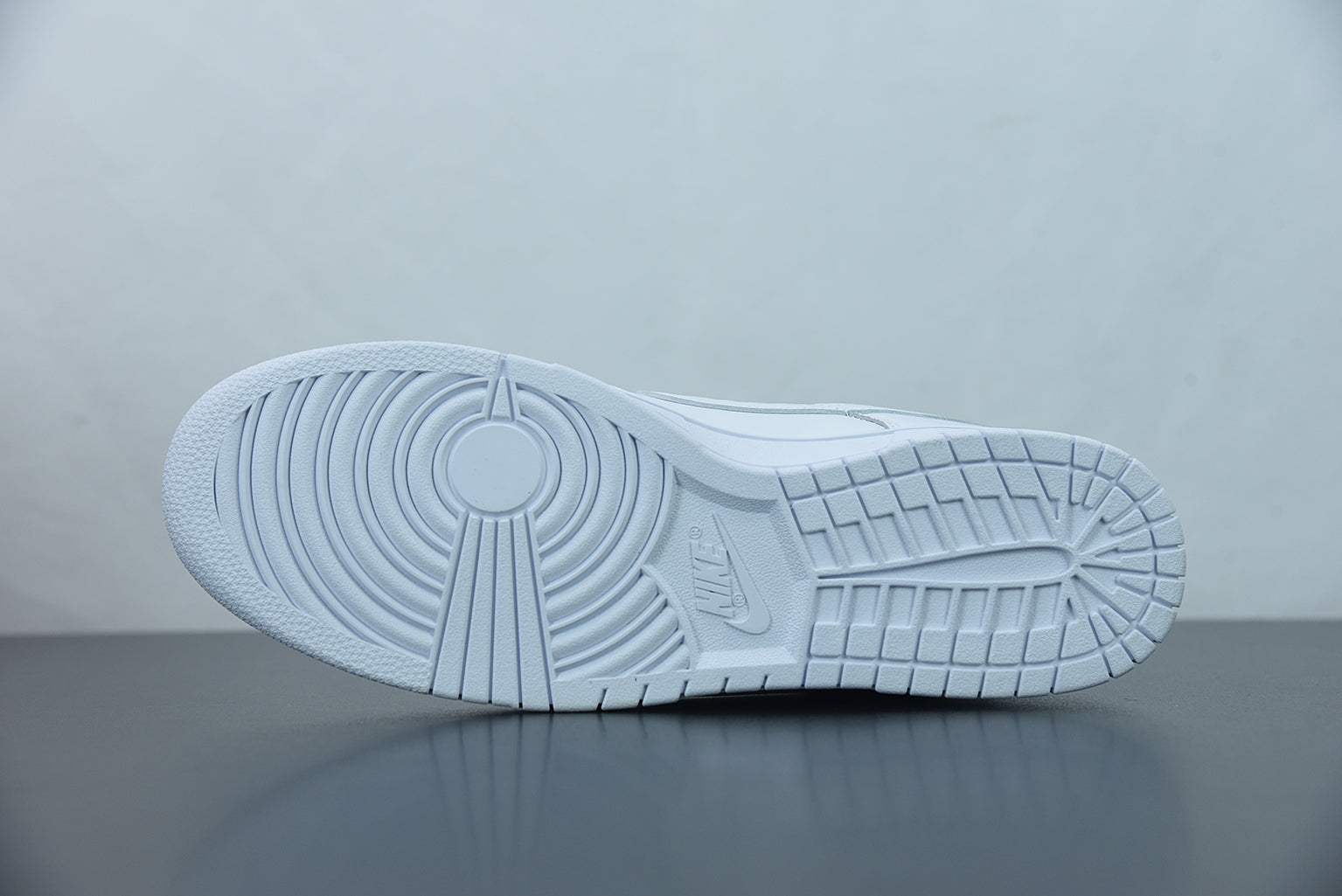 DUNK LOW WHITE image 5