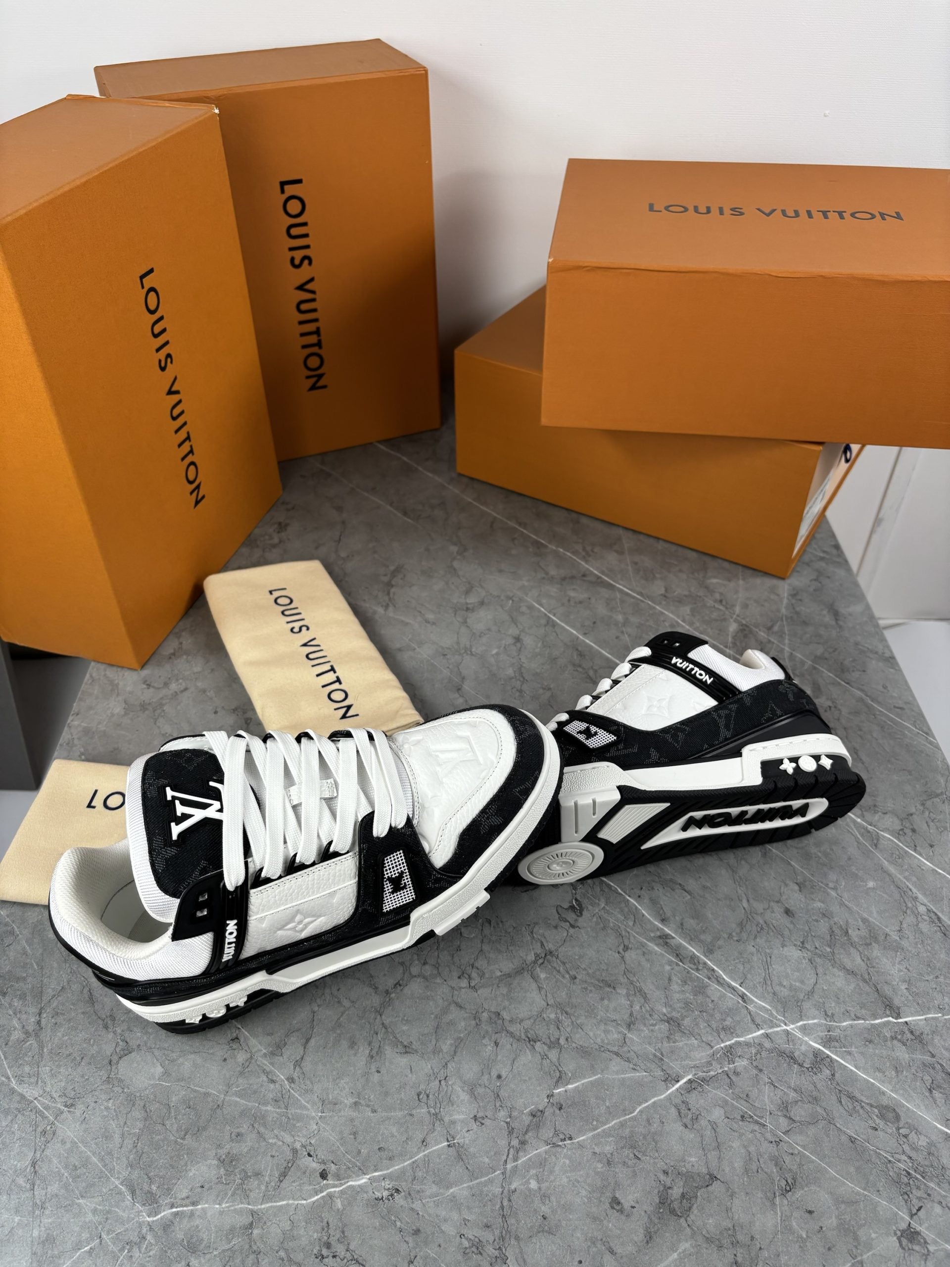 lV TRAINER BLACK image 3