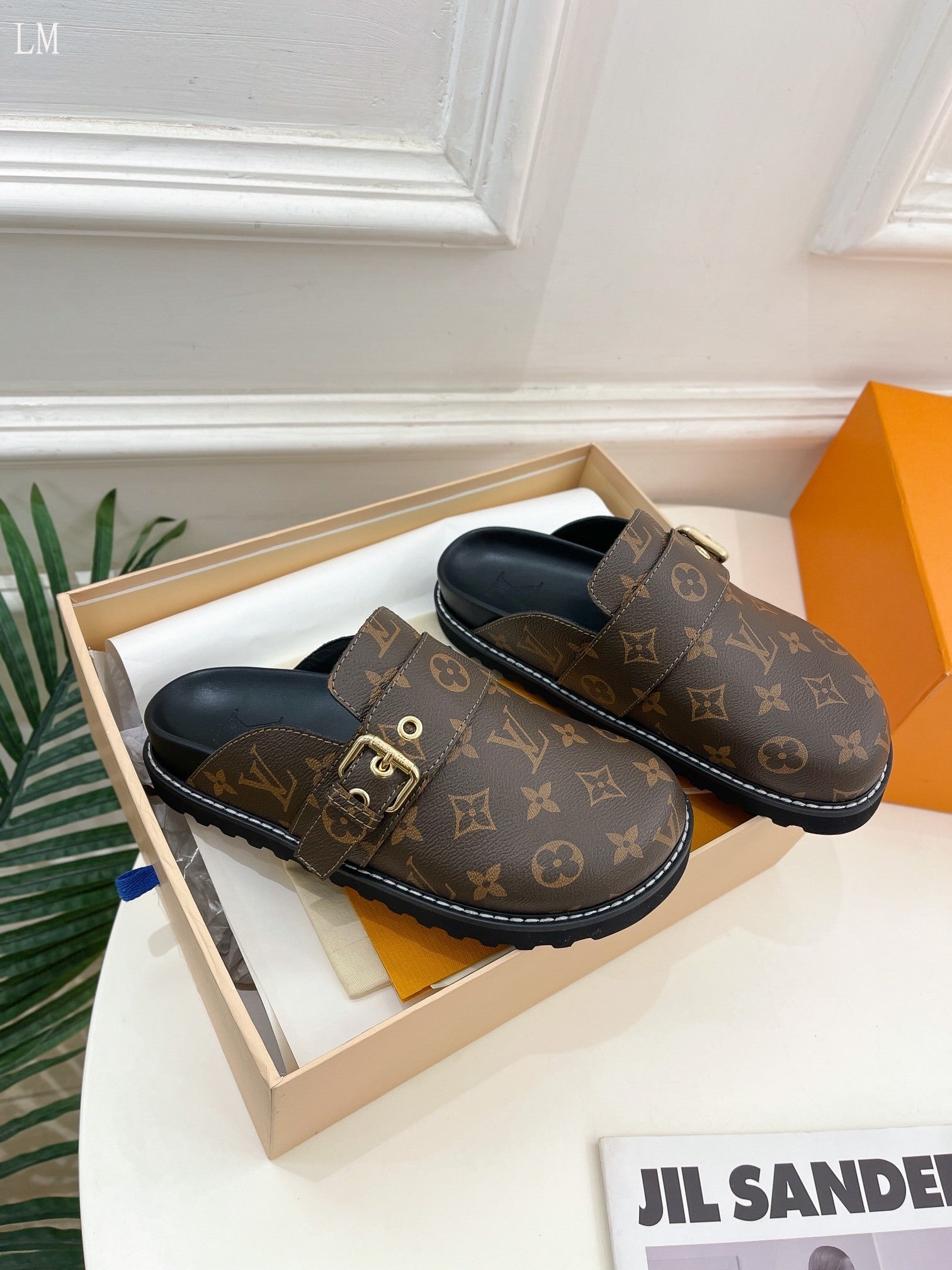 L-V CLOGS image 4