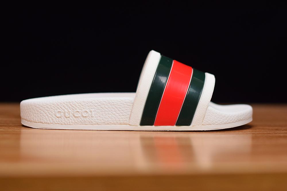 UCCI WHITE SLIDER image 3