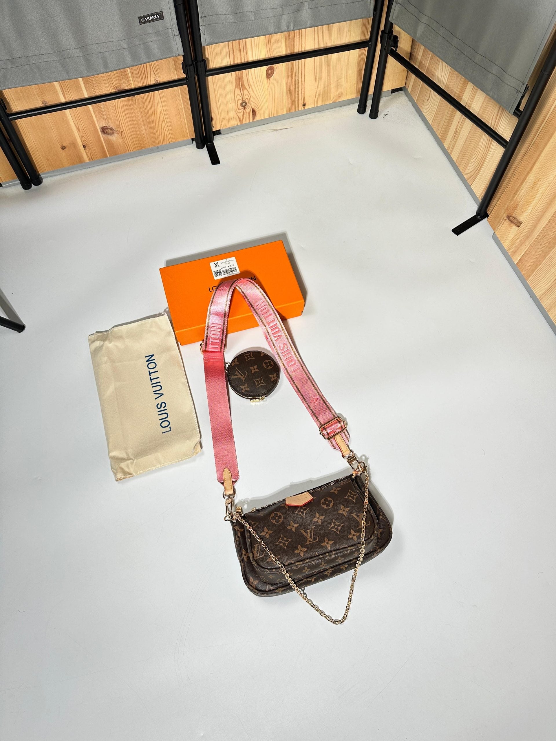 LV BAG image 1