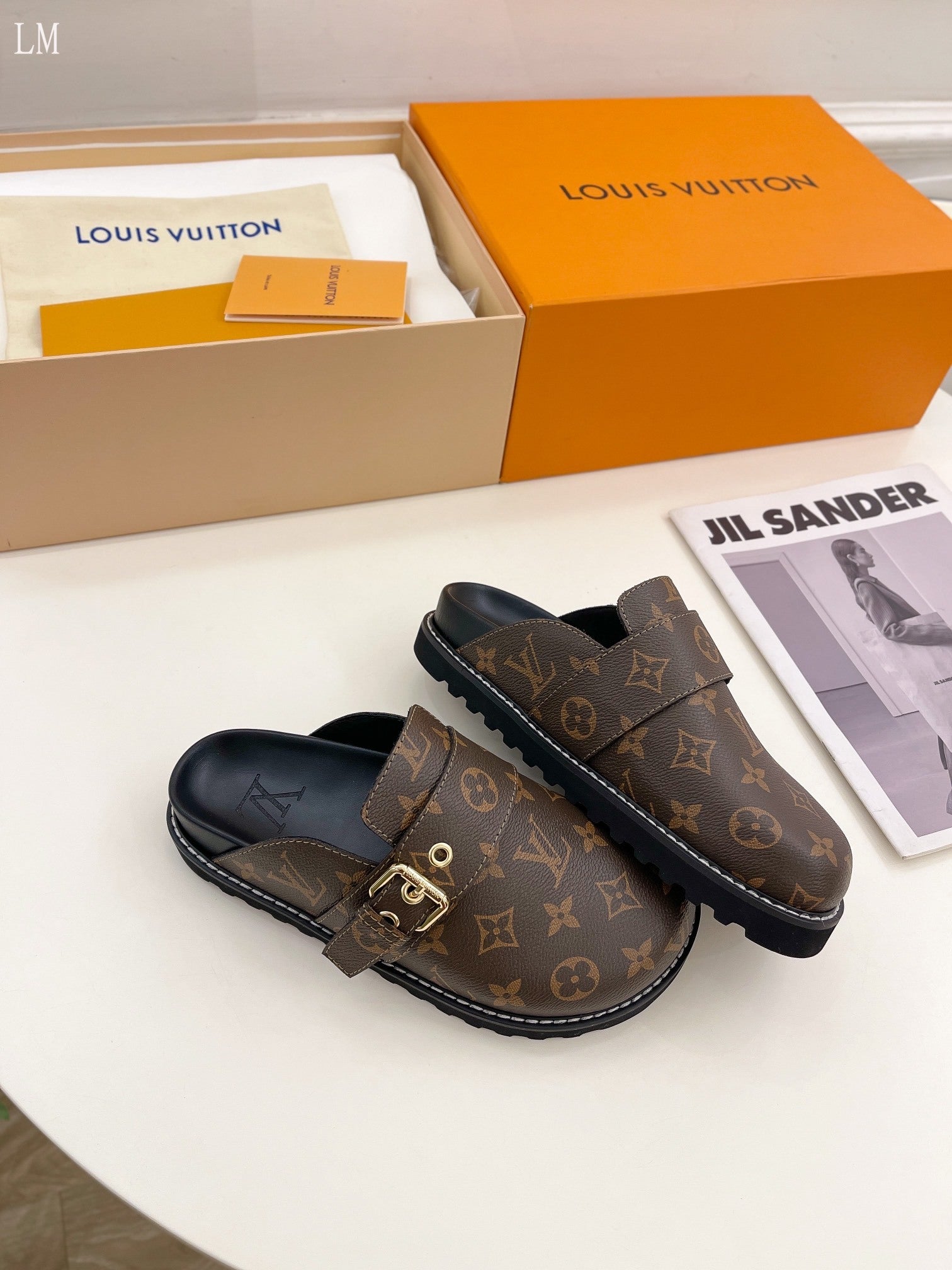 L-V CLOGS image 6
