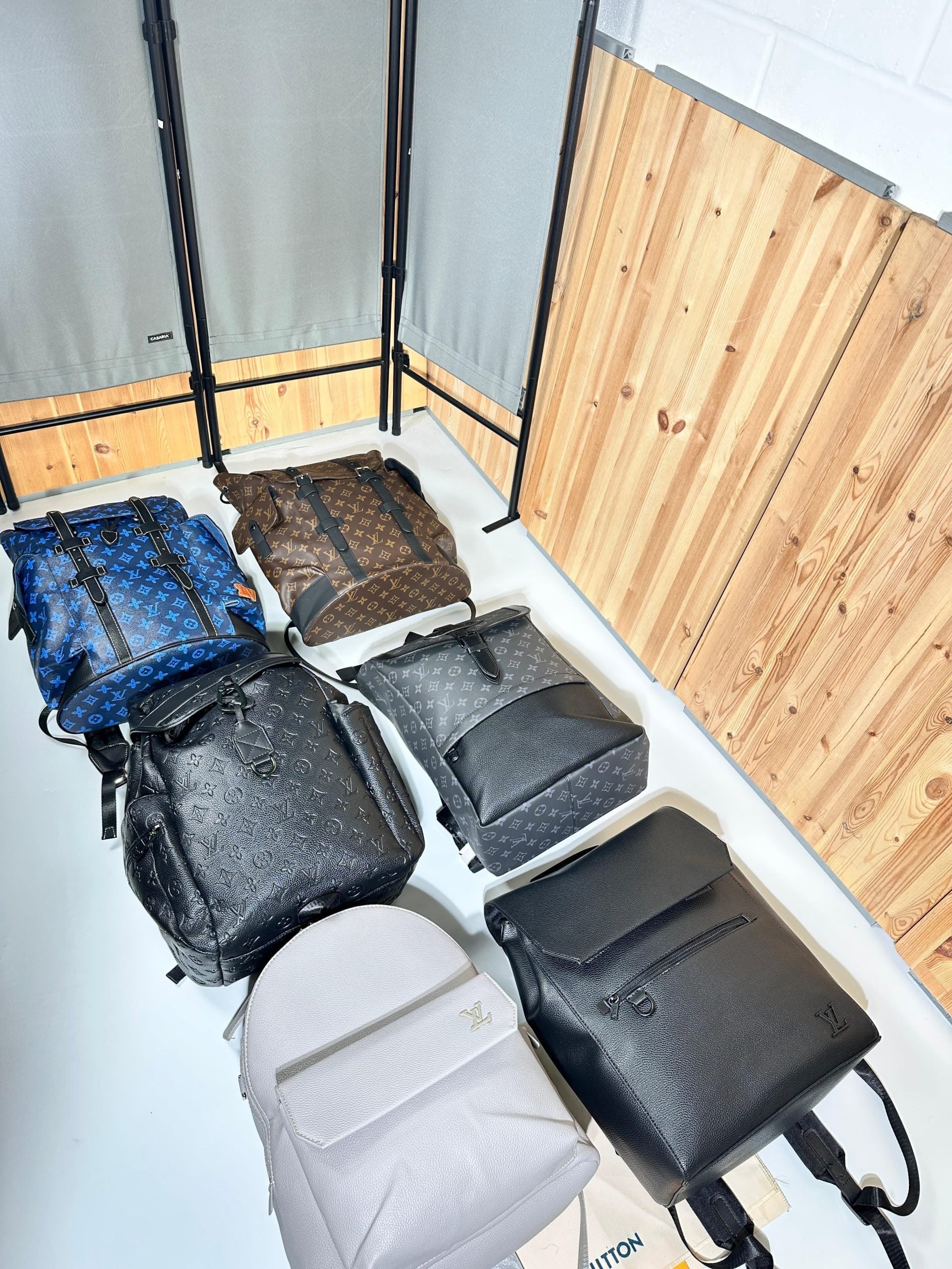 L-V BACKPACK BLACK GREY image 7