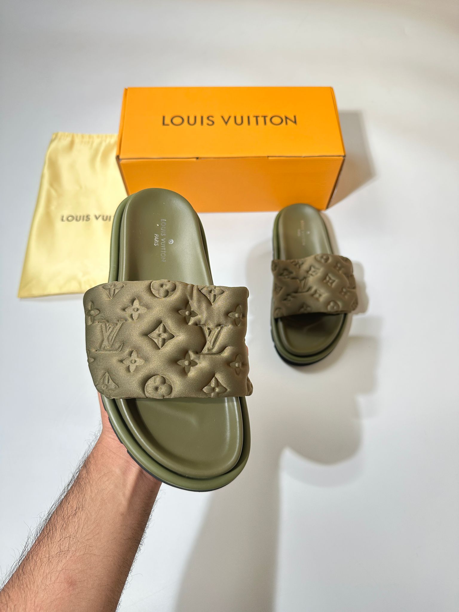 L-V SANDAL image 3