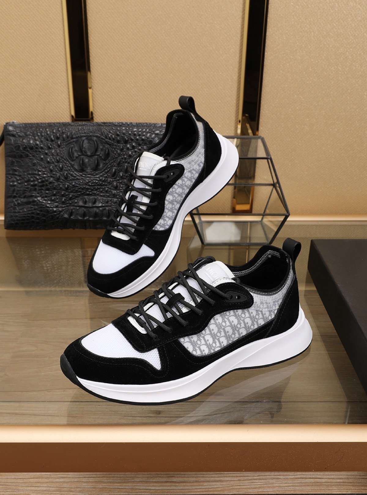 DIOR RUNNERS image 1