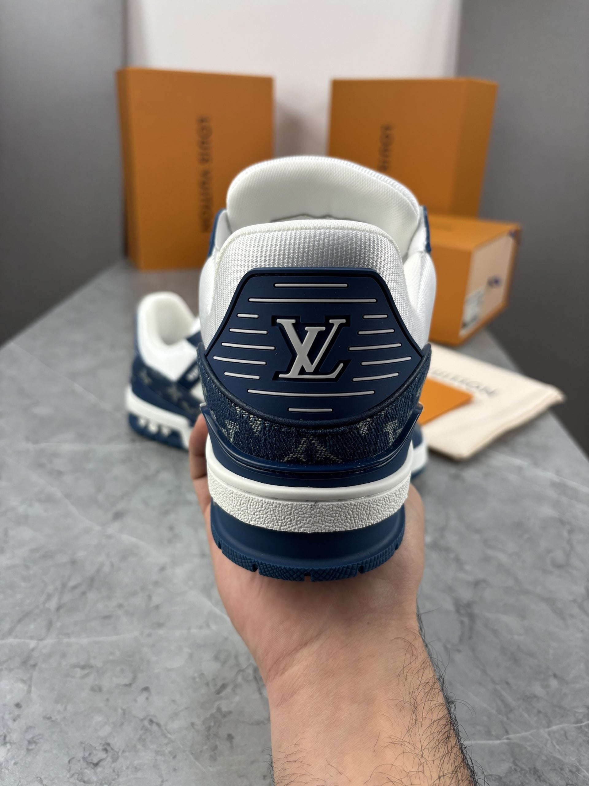 lV TRAINER BLUE image 2