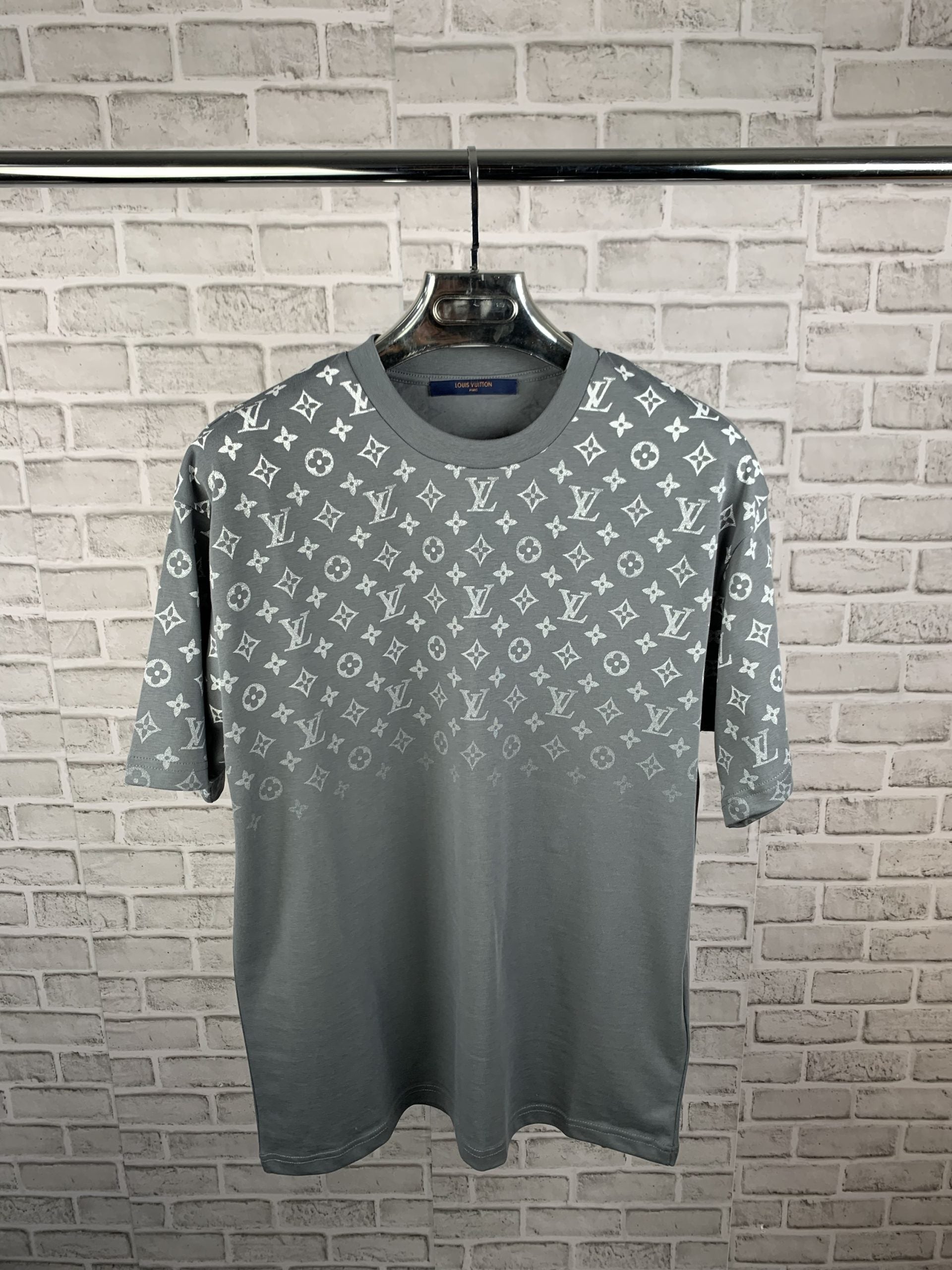 LV TEE GREY image 0