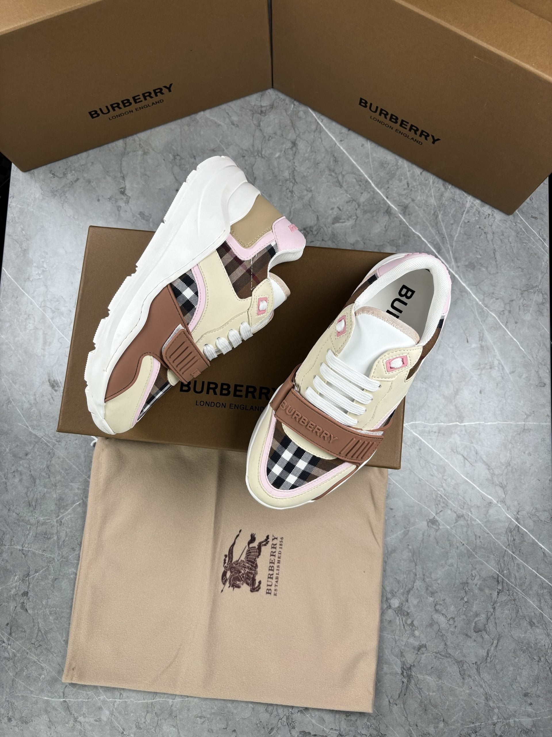 BB LADIES TRAINERS image 1