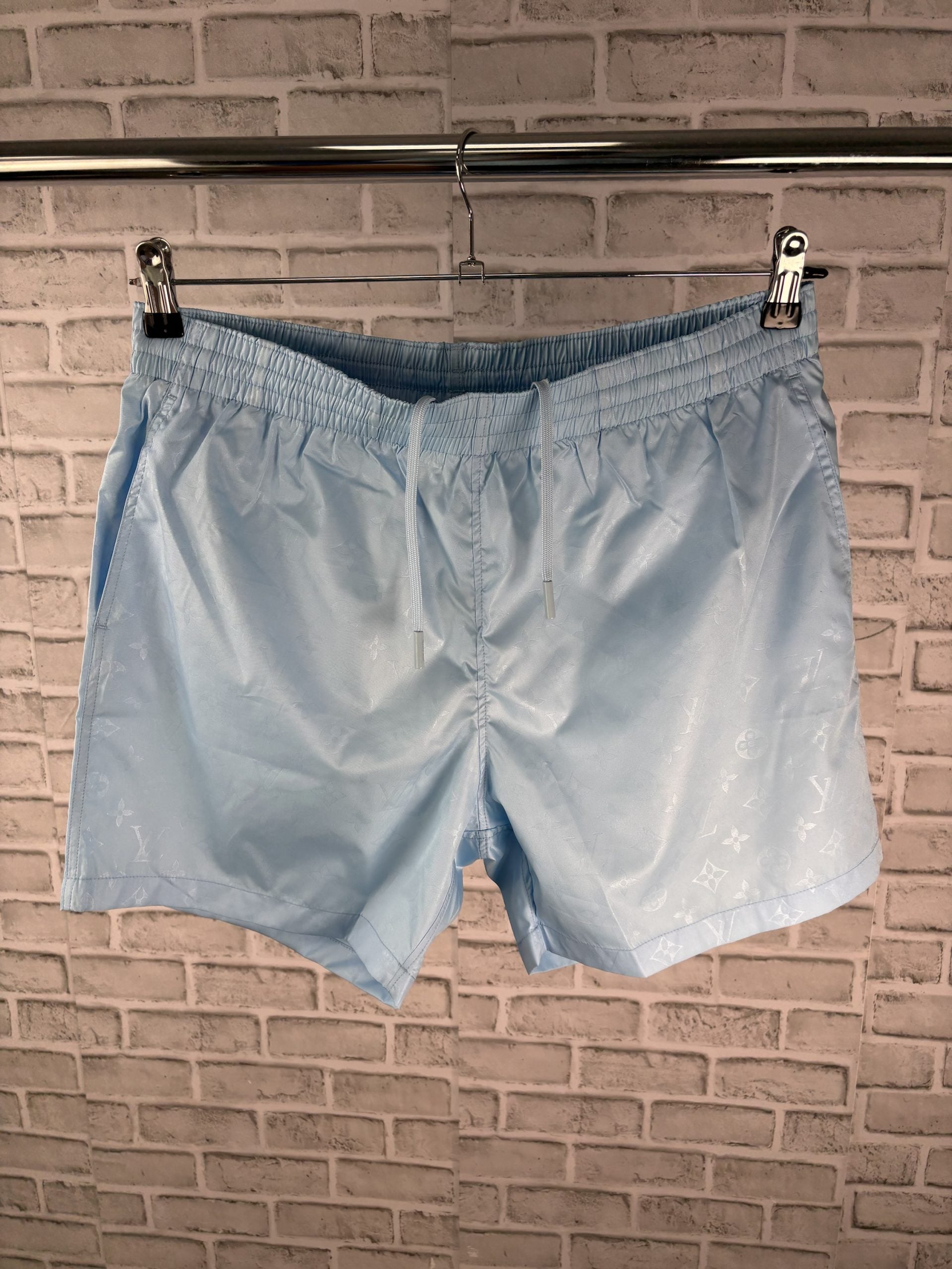 LV SHORTS image 0