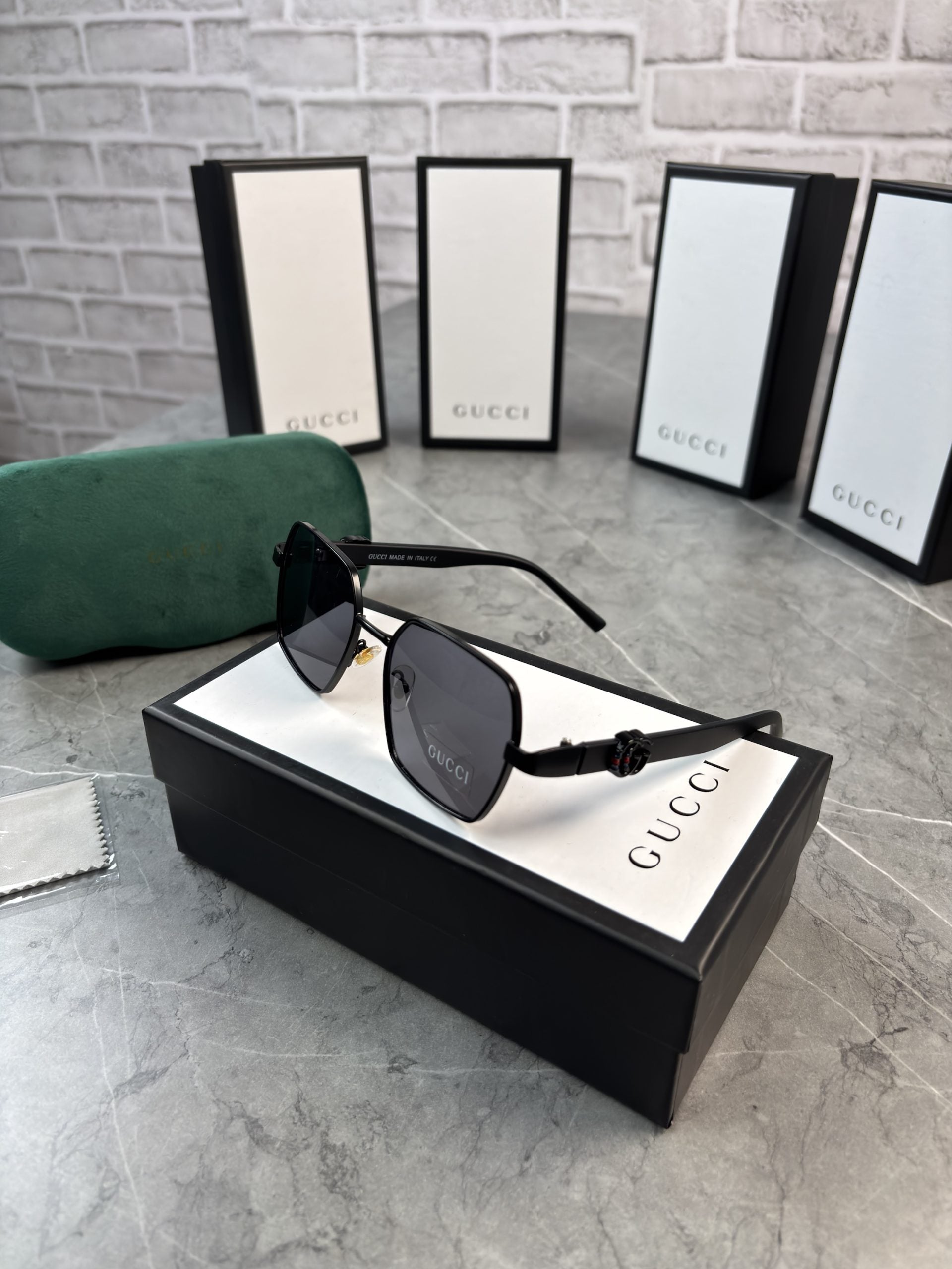 GC BLACK GLASSES image 8
