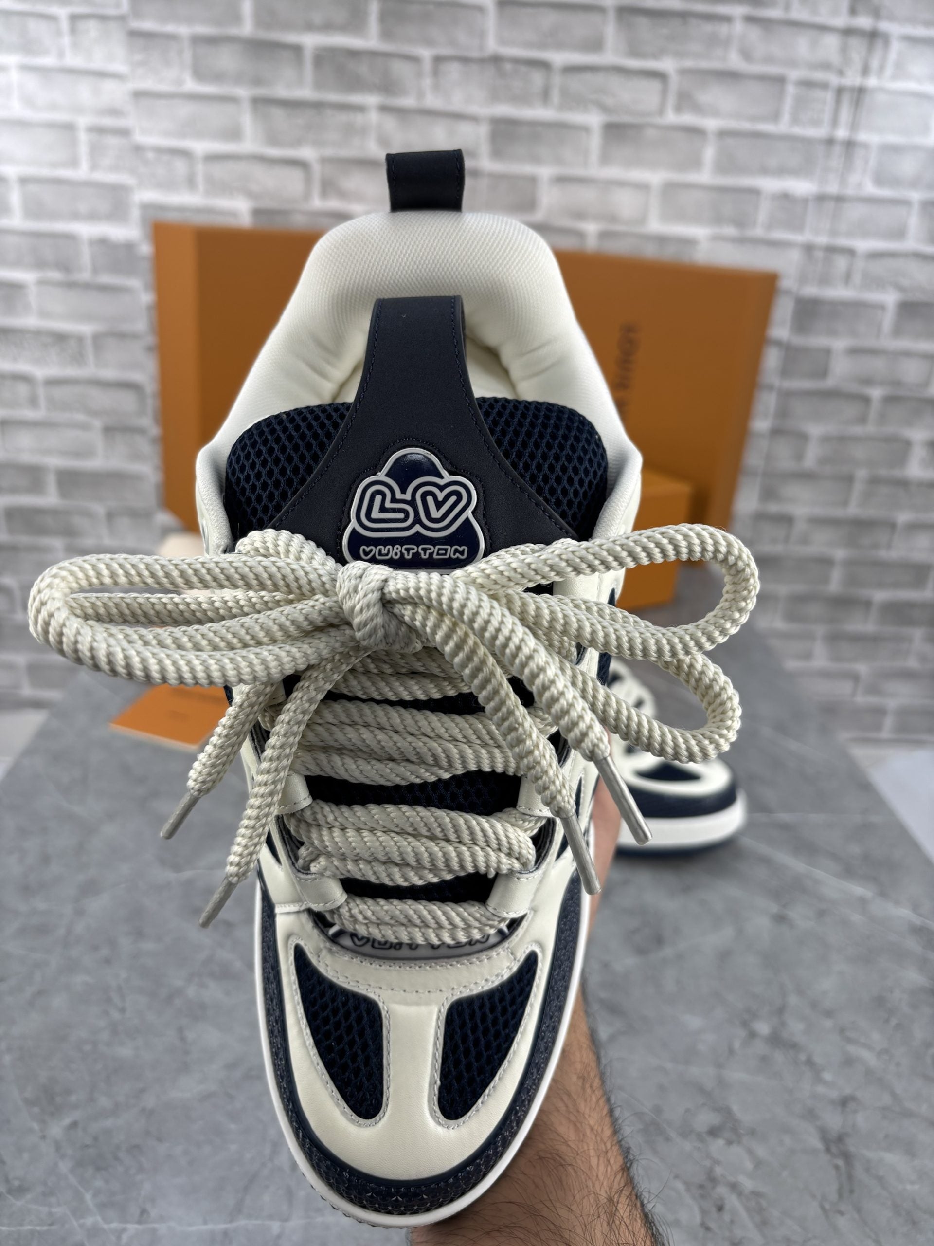 LV SNEAK image 4