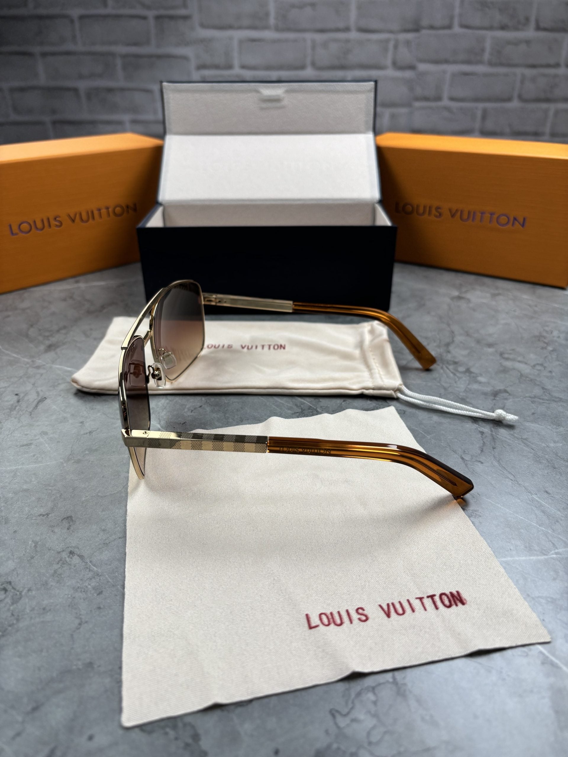 LV SUN-GLASSES image 4