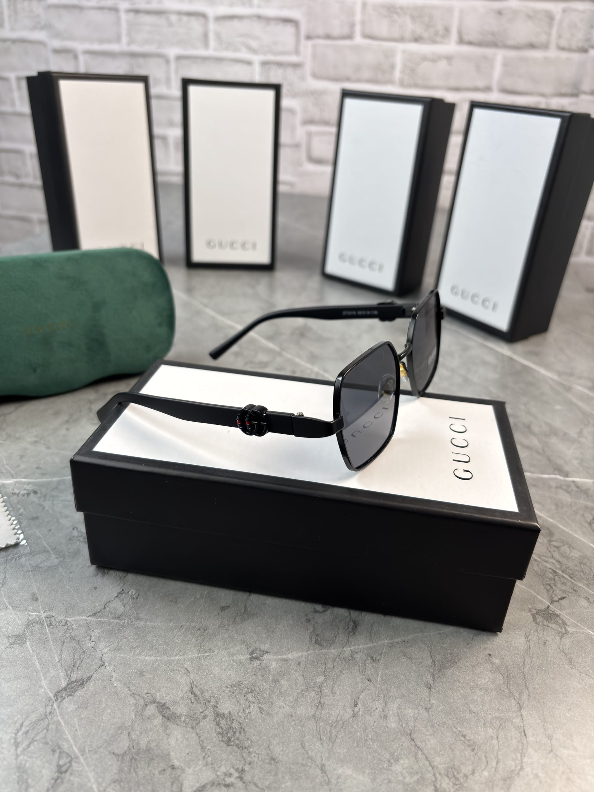 GC BLACK GLASSES image 3