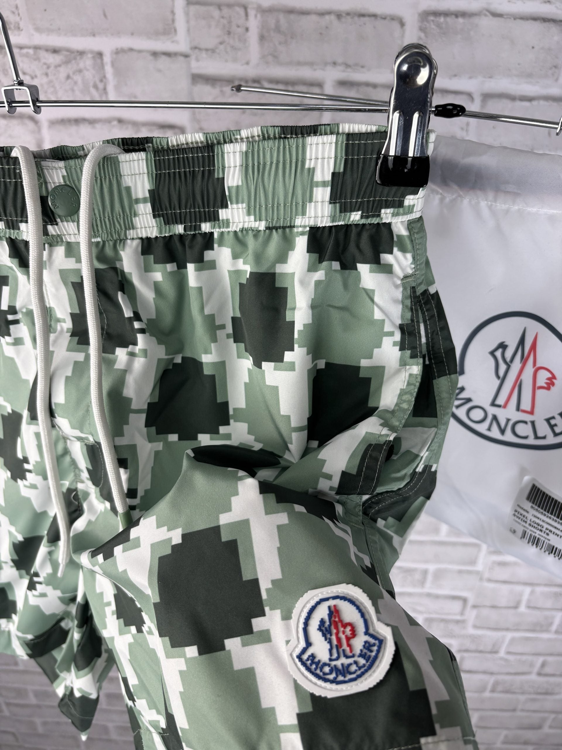 CLER short green image 1