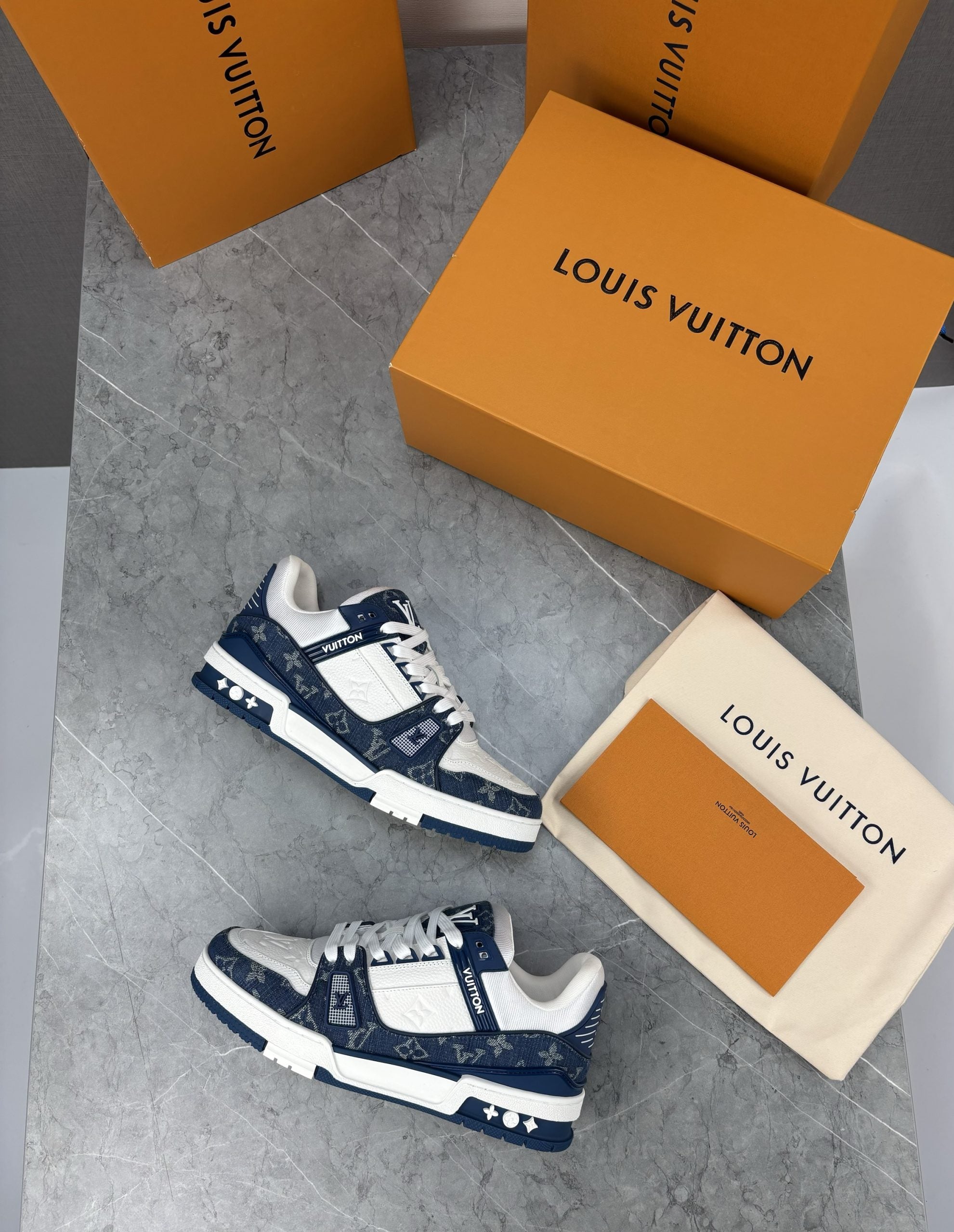 lV TRAINER BLUE image 1