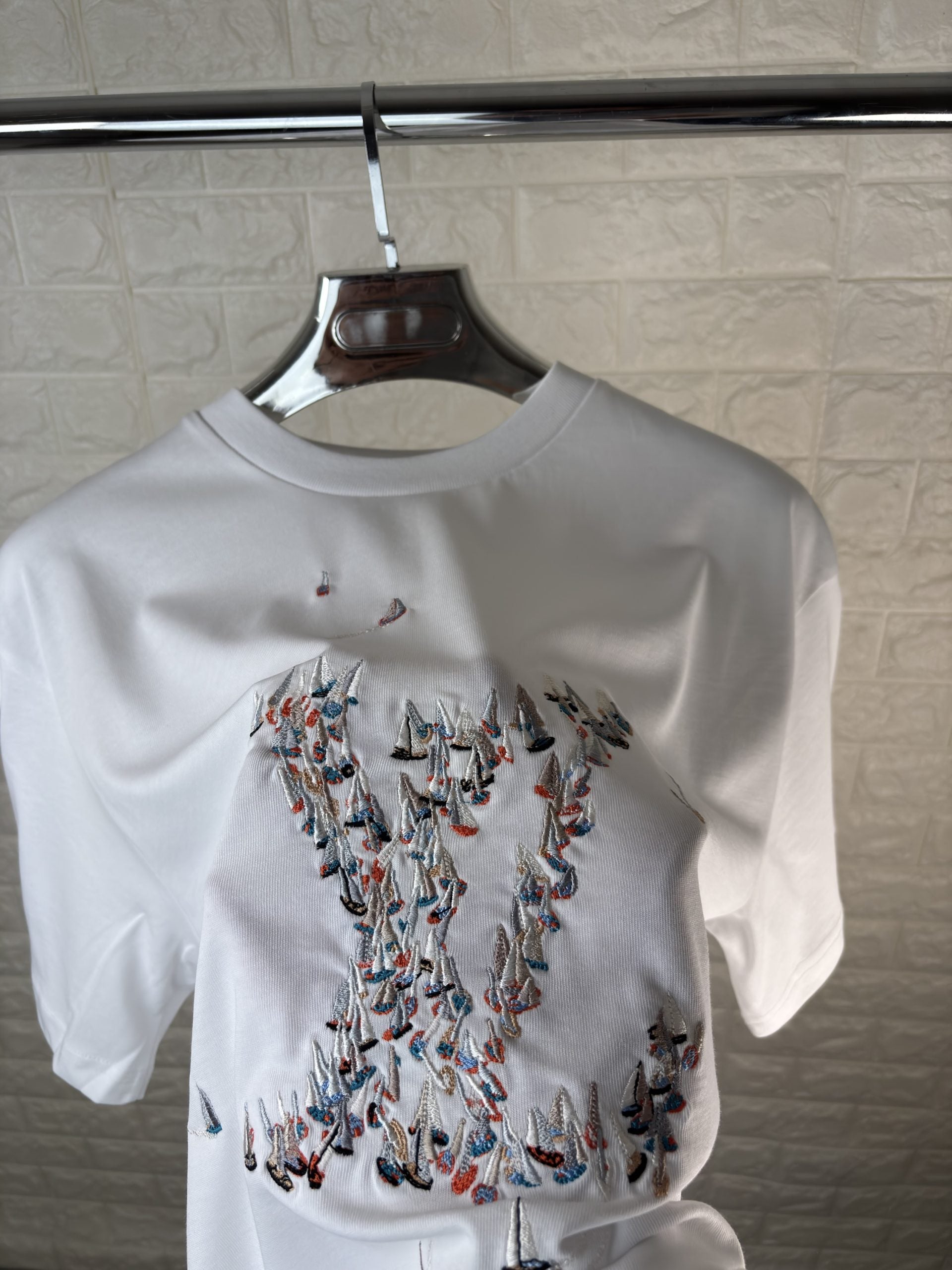 Lv tee white image 1