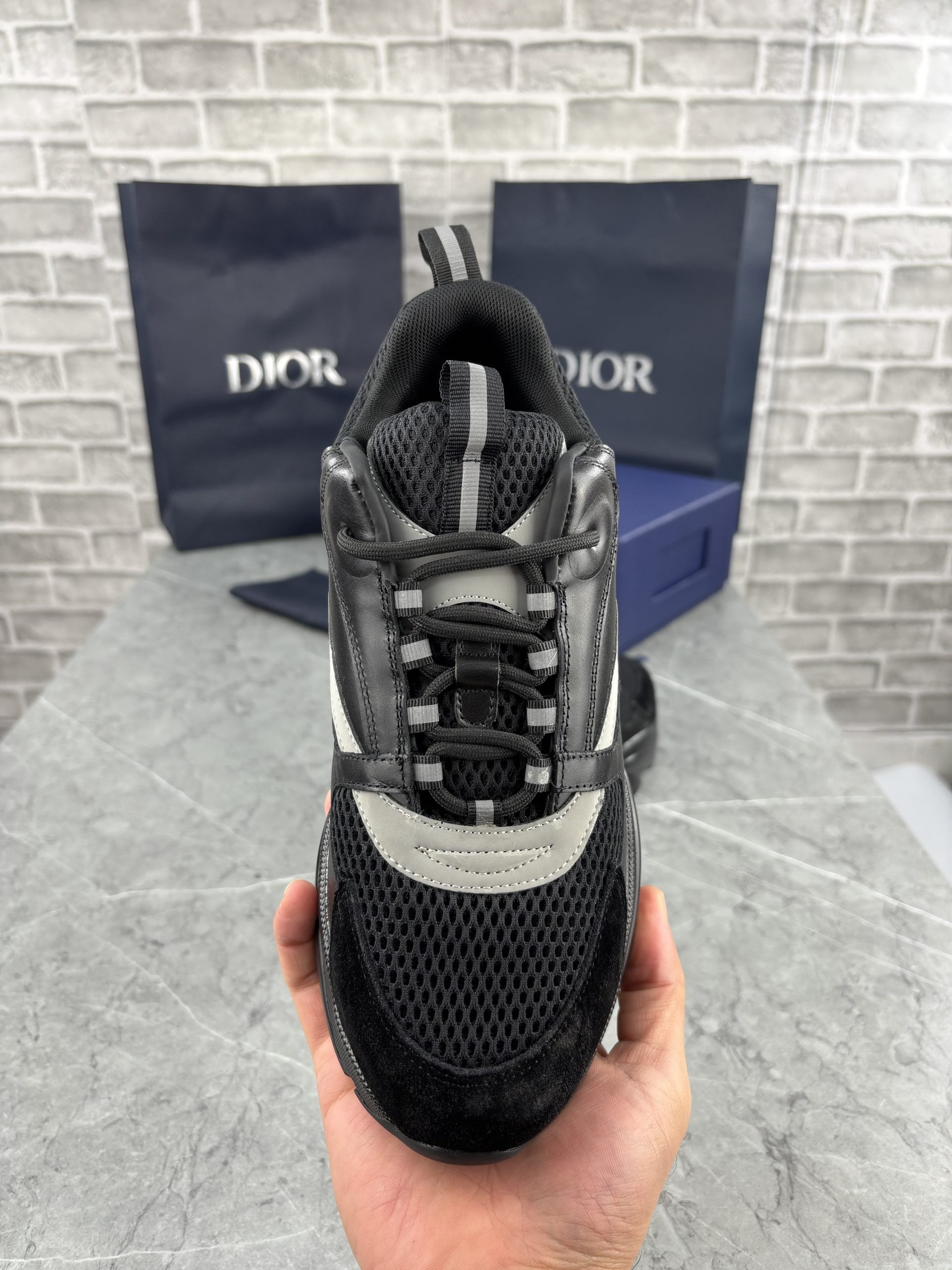 B22 BLACK image 2