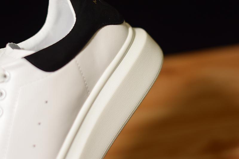 MQ' WHITE SUEDE image 4