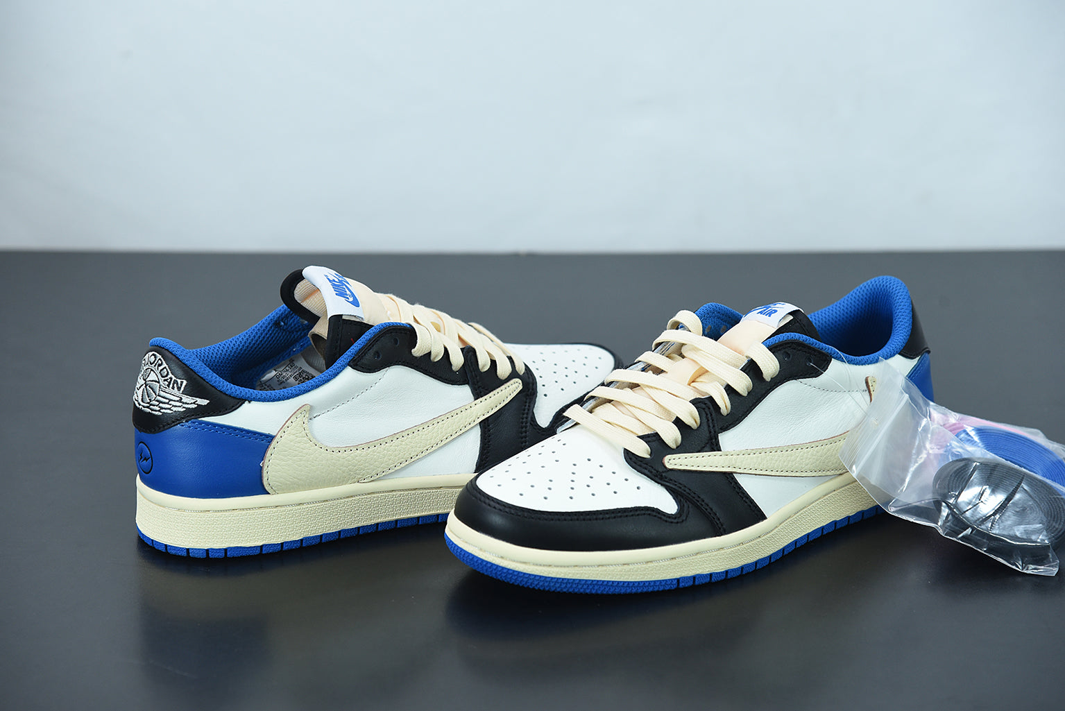J1 LOW TRAVIS BLUE image 4