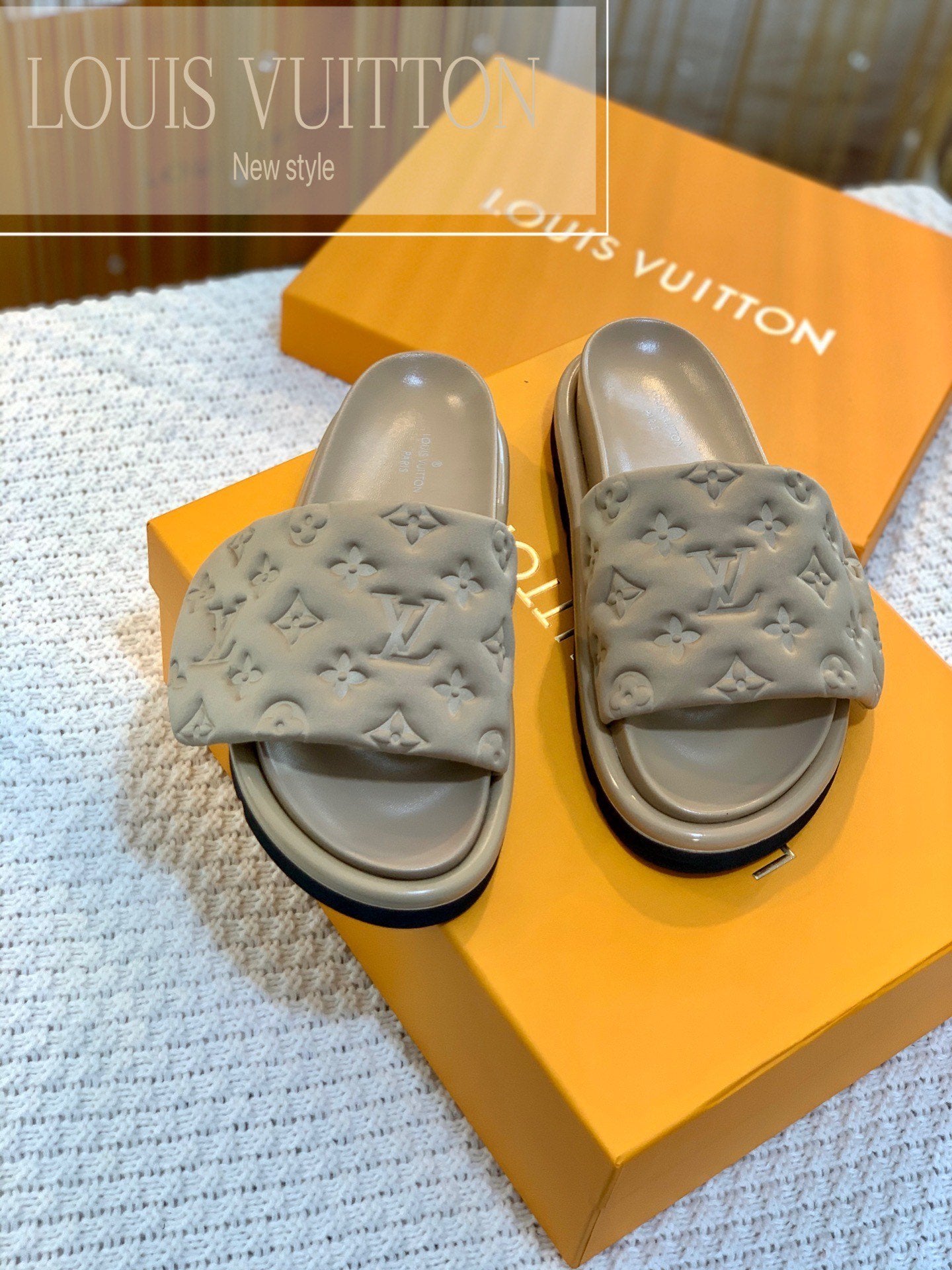 BEIGE PILOW SLIDES image 1