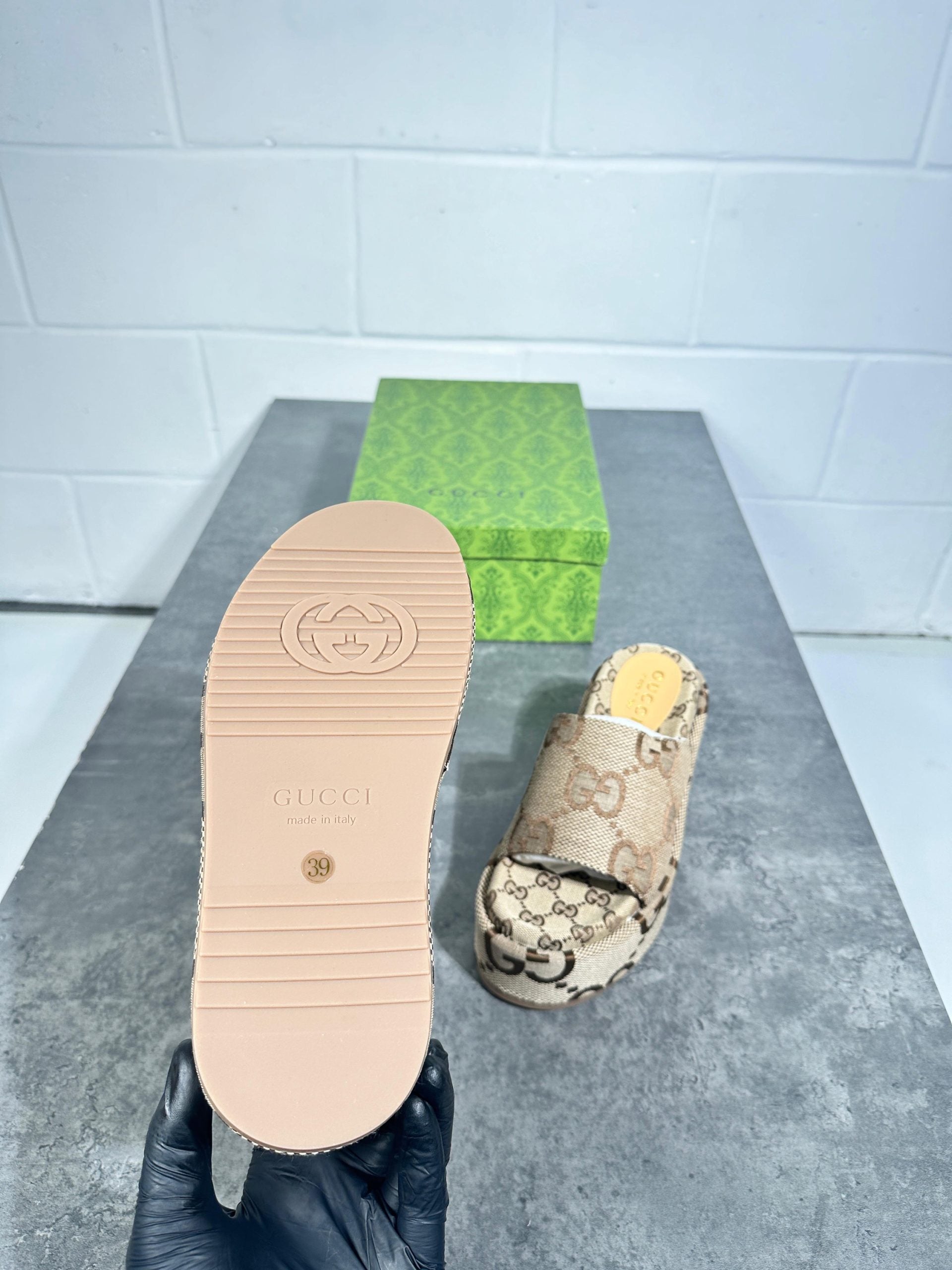 UCCI SLIDER image 4
