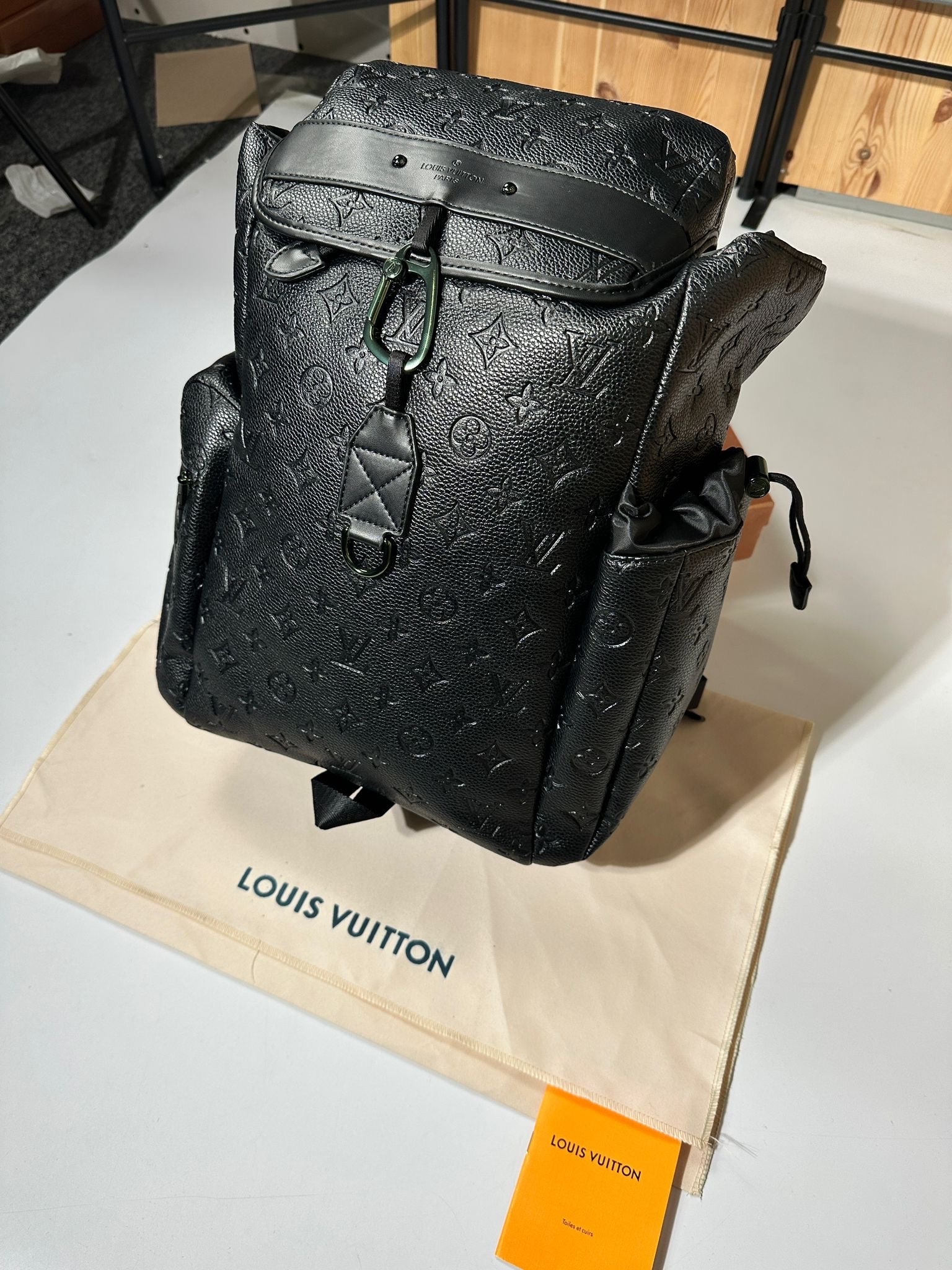 L-V BACKPACK BLACK EMBOSSED image 7