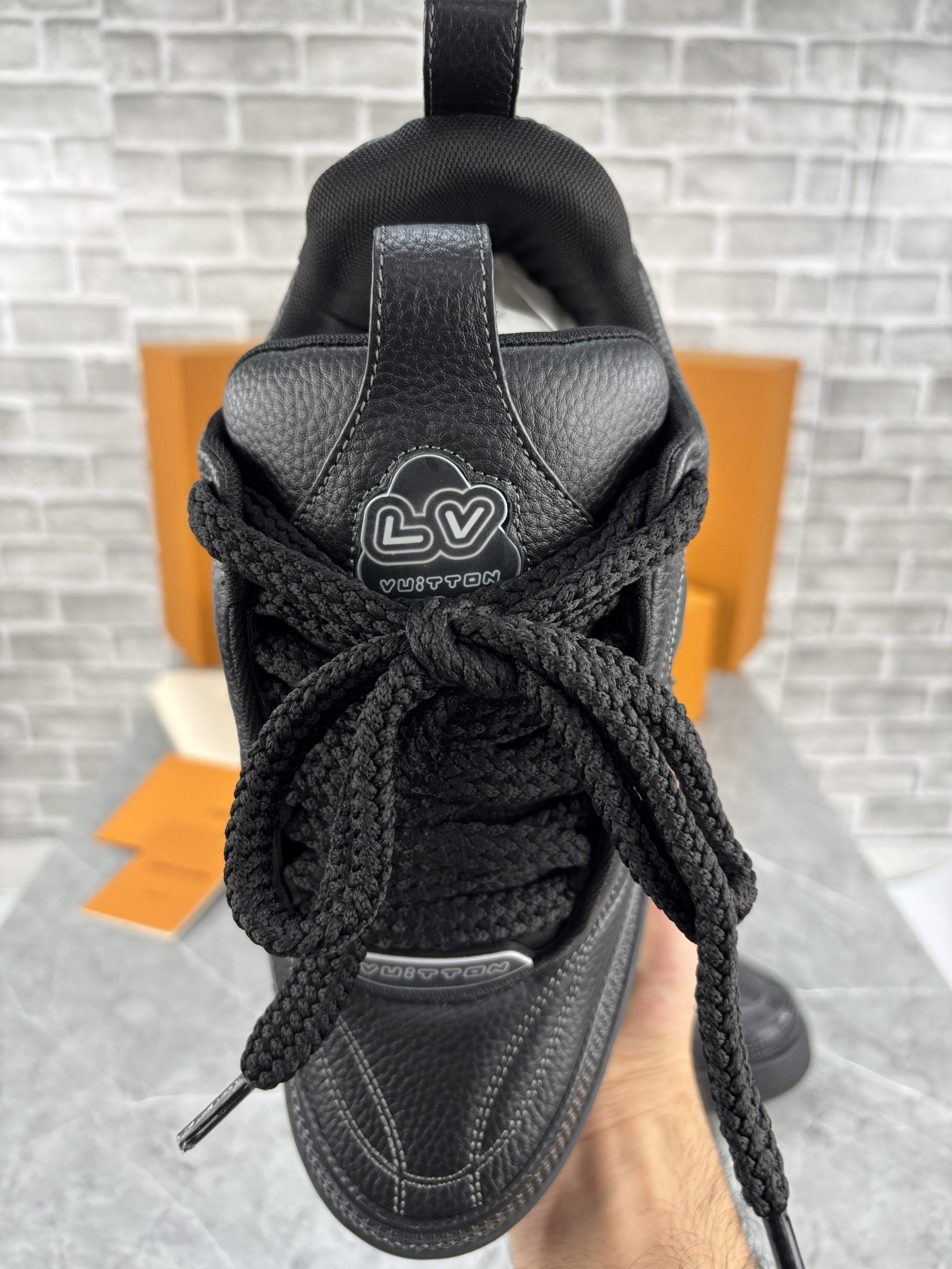 LV SNEAK image 3