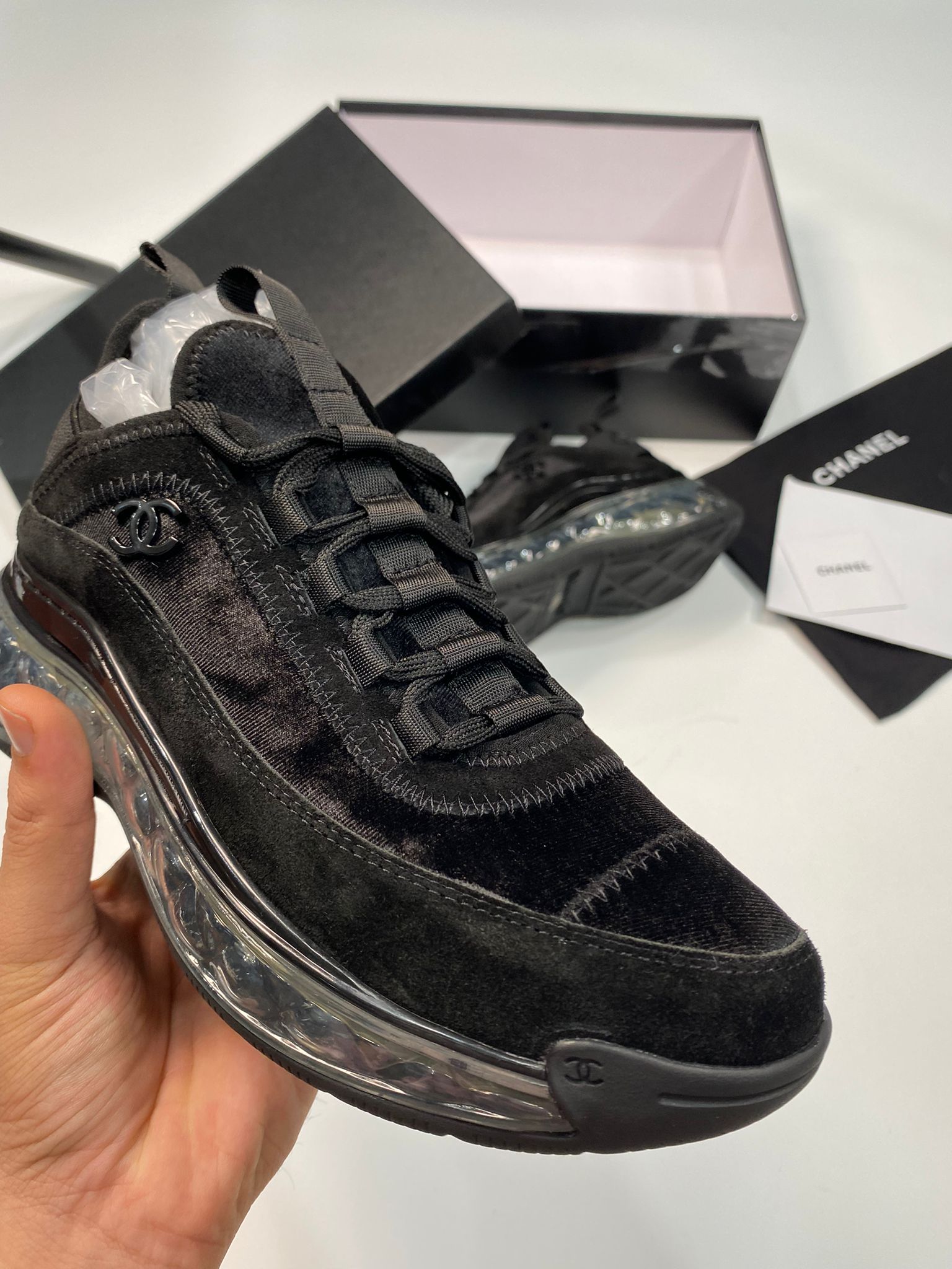 CHNL BLACK RUNNER image 3
