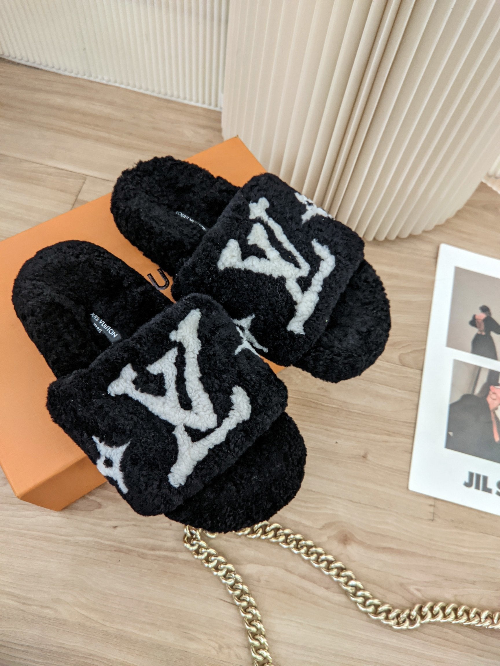 L-V FLUFFY BLCK SLIPPER image 3