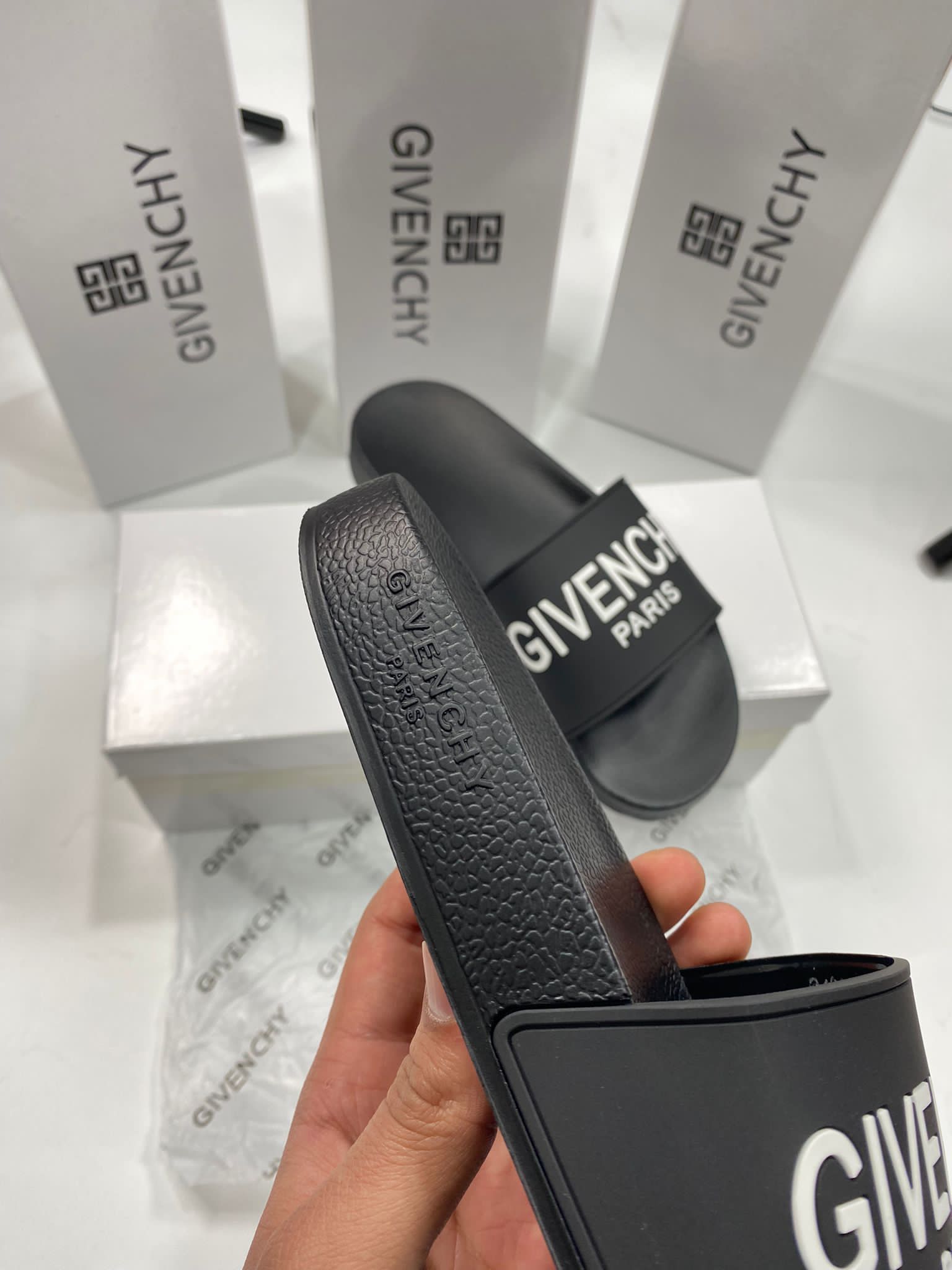 ENCHY BLACK SLIDE image 3