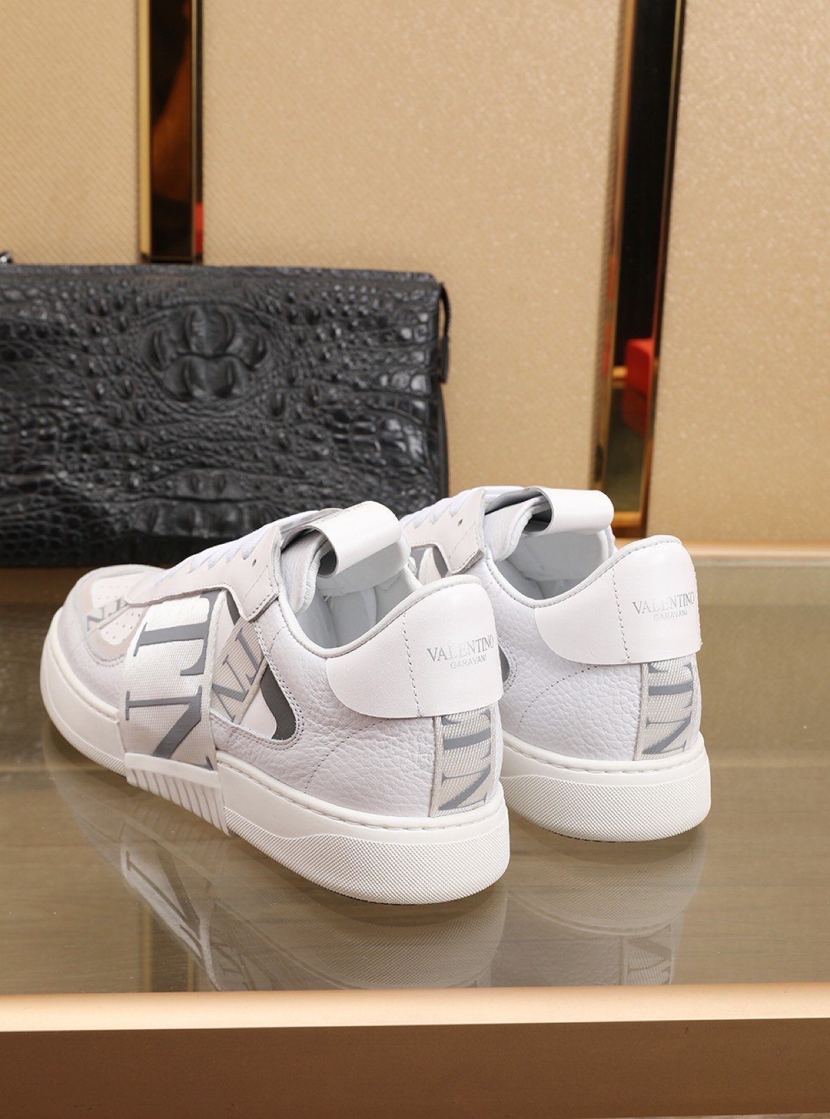 VL7N WHITE image 4