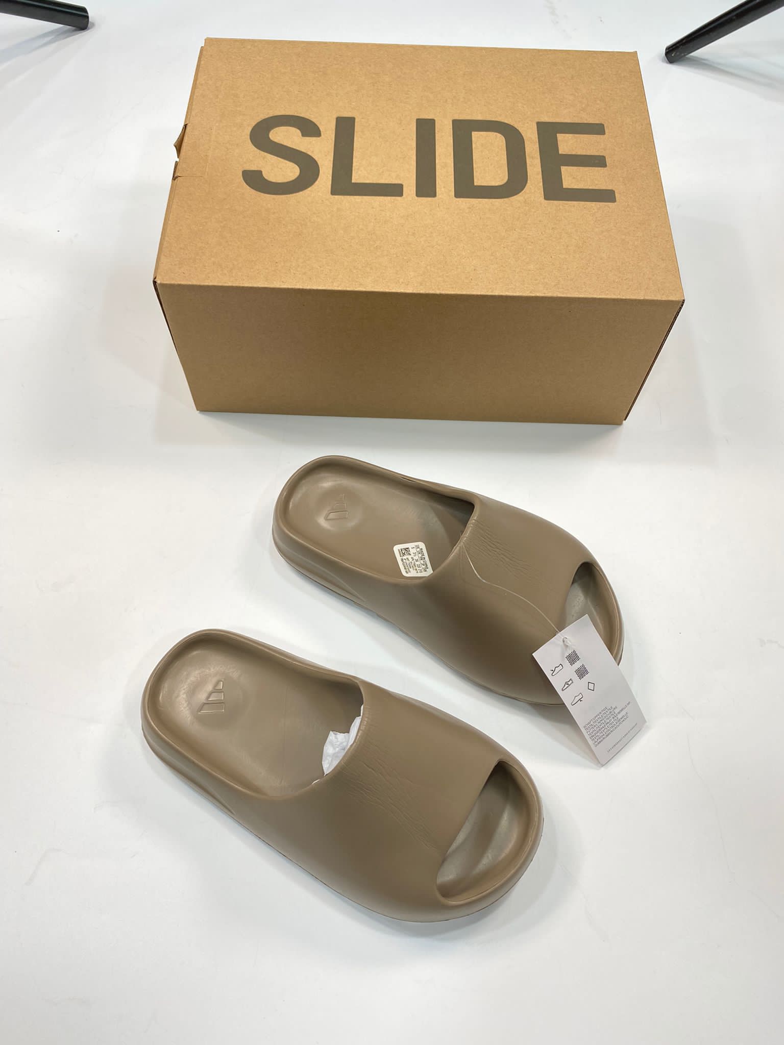 TAN YZY SLIDE image 5