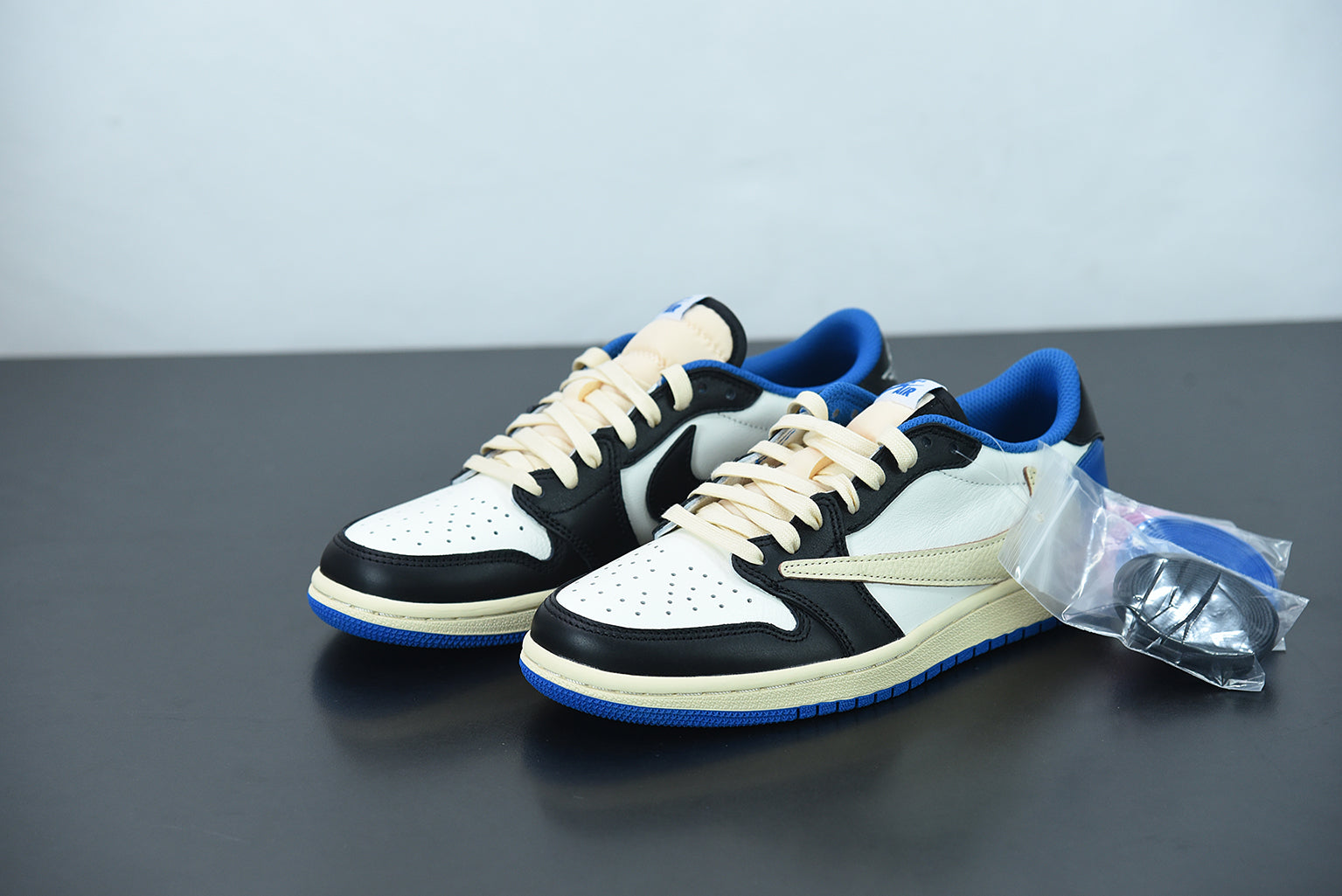 J1 LOW TRAVIS BLUE image 6