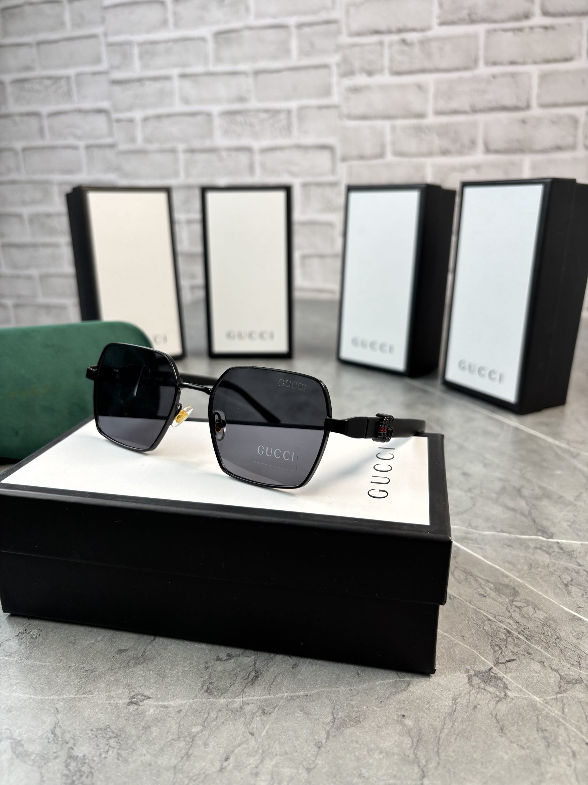 GC BLACK GLASSES image 2