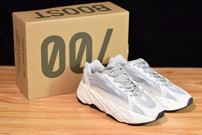 700 Static image 3