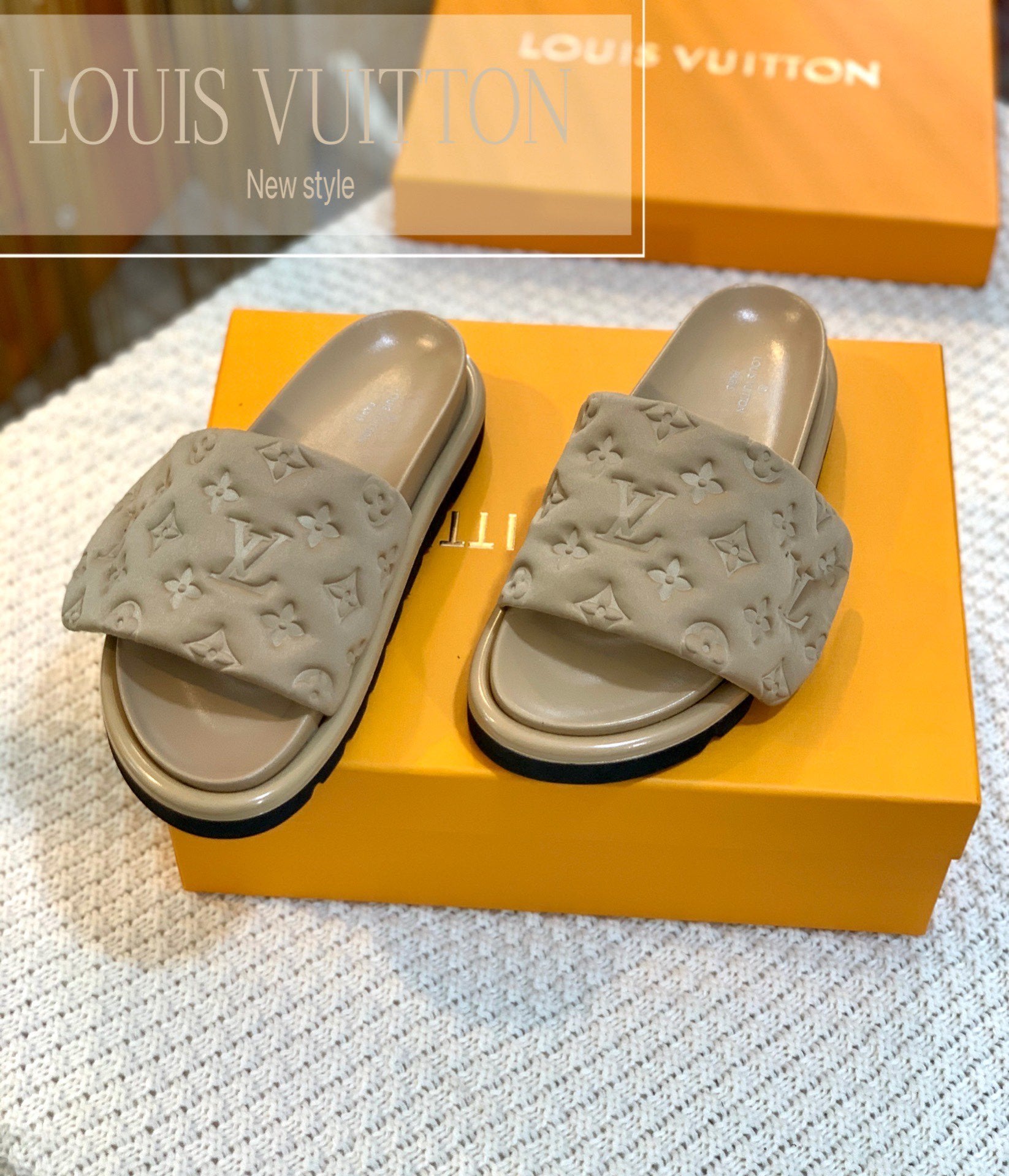 BEIGE PILOW SLIDES image 9