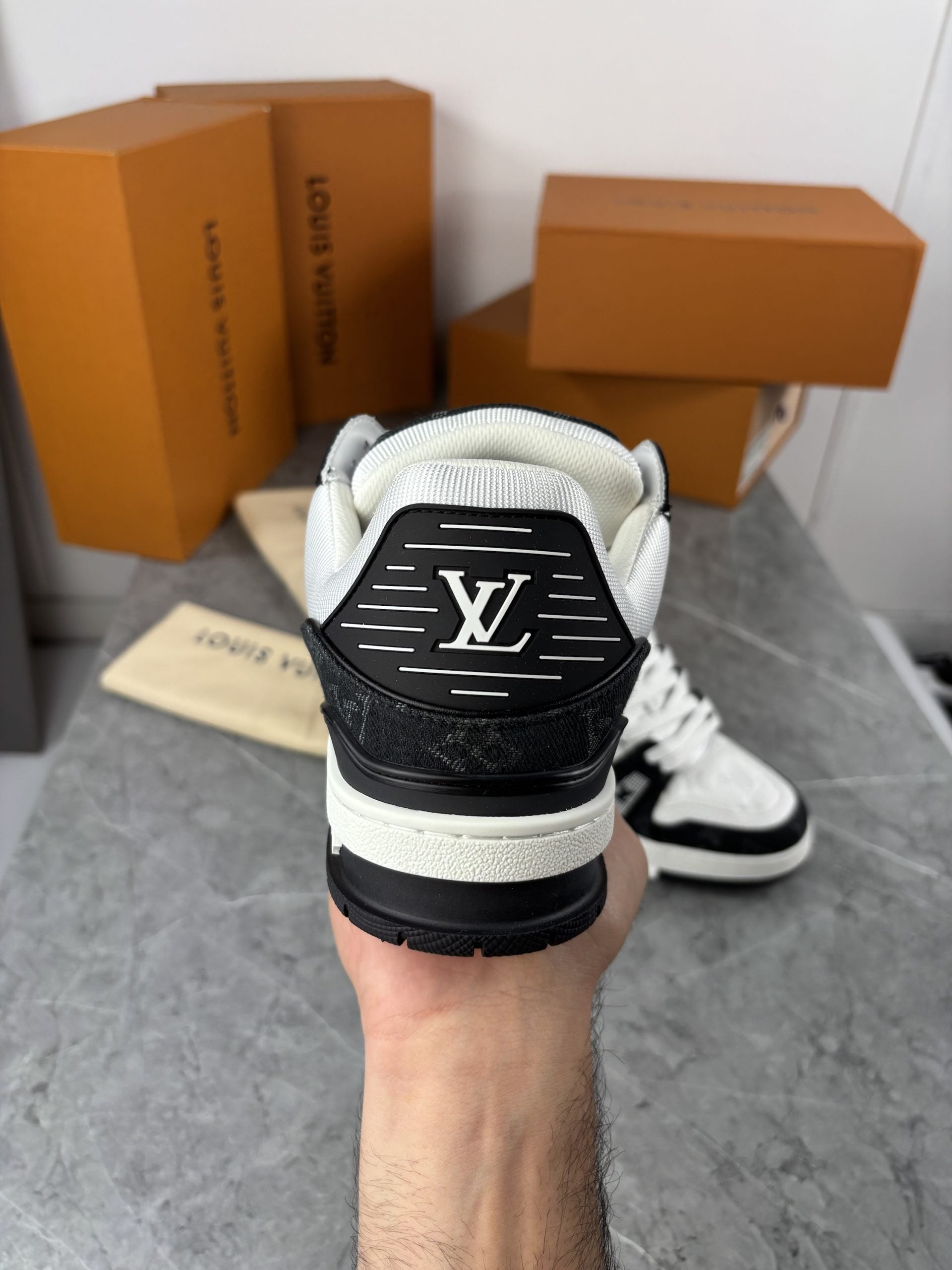 lV TRAINER BLACK image 6