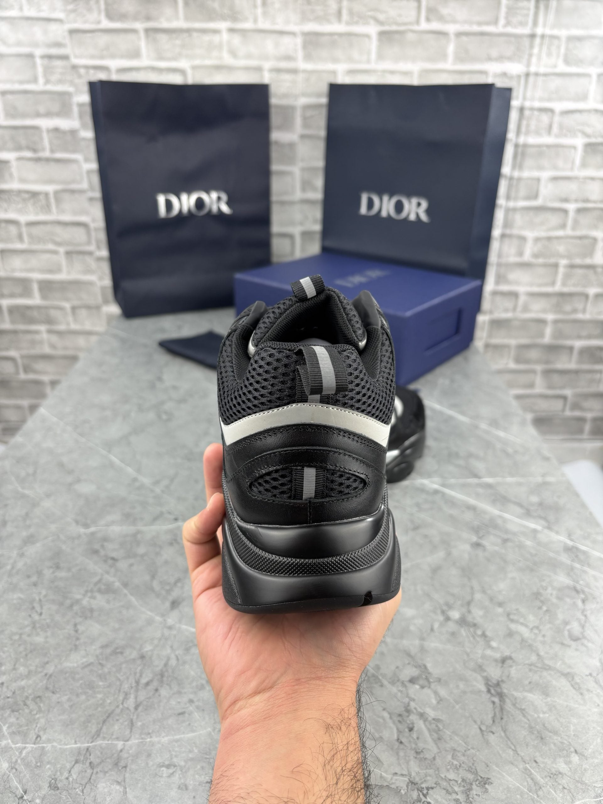 B22 BLACK image 5