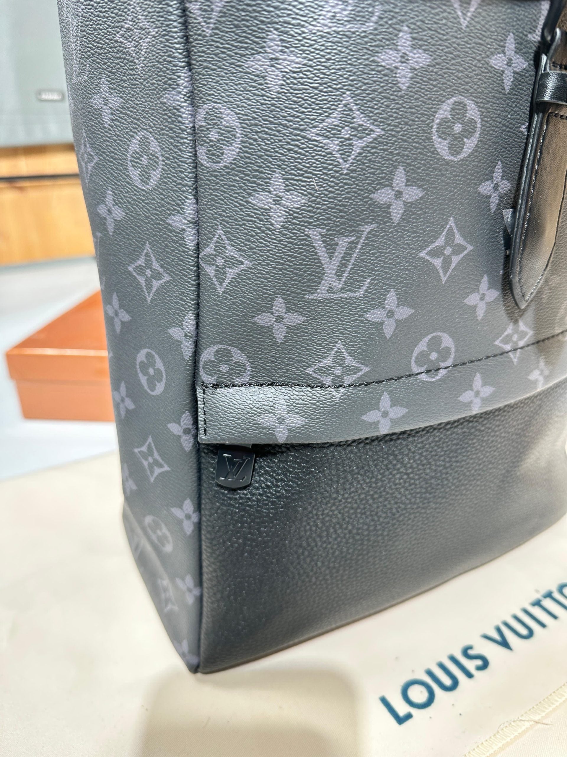 L-V BACKPACK BLACK GREY image 4