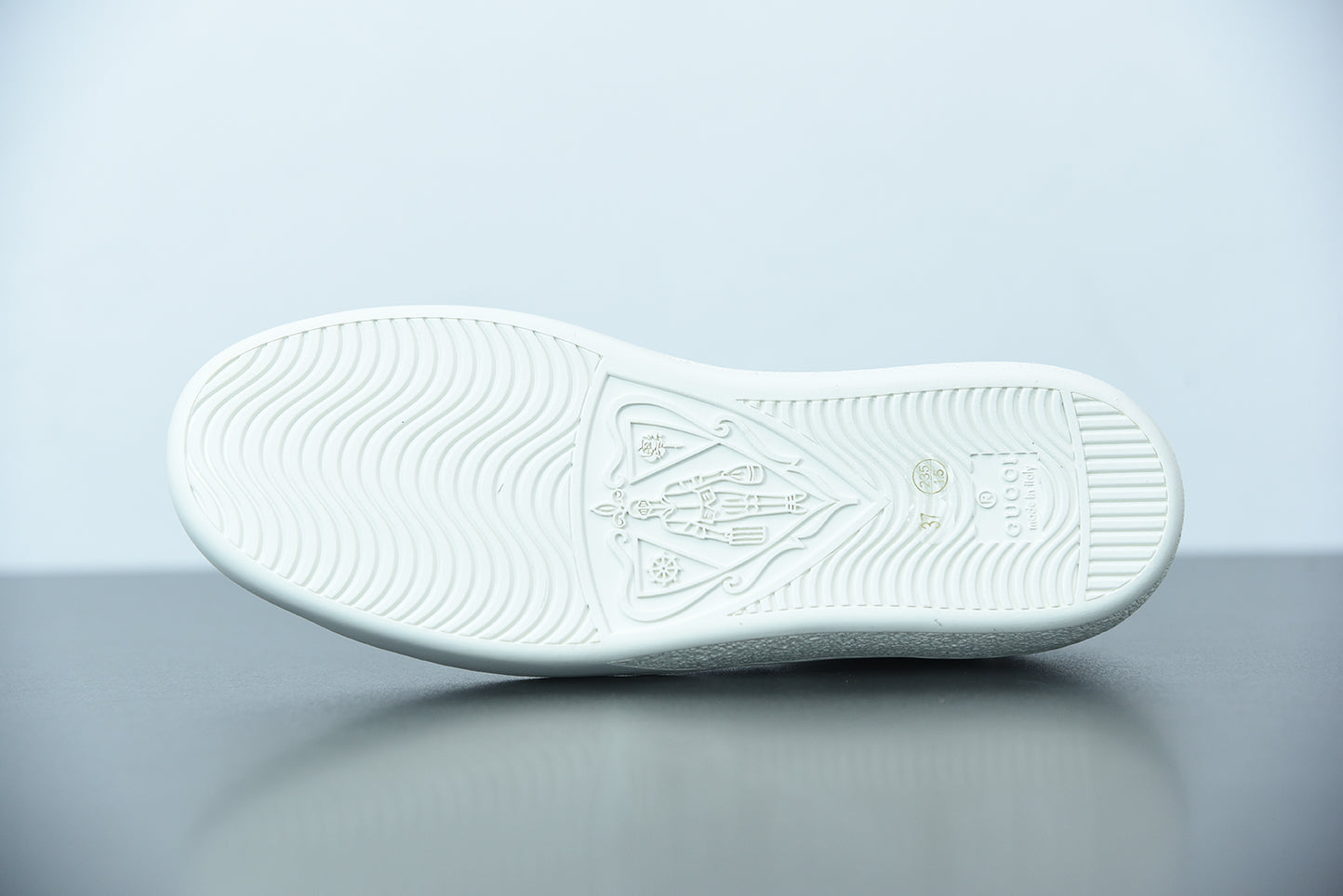 UCCI TWIN TRAINERS image 2