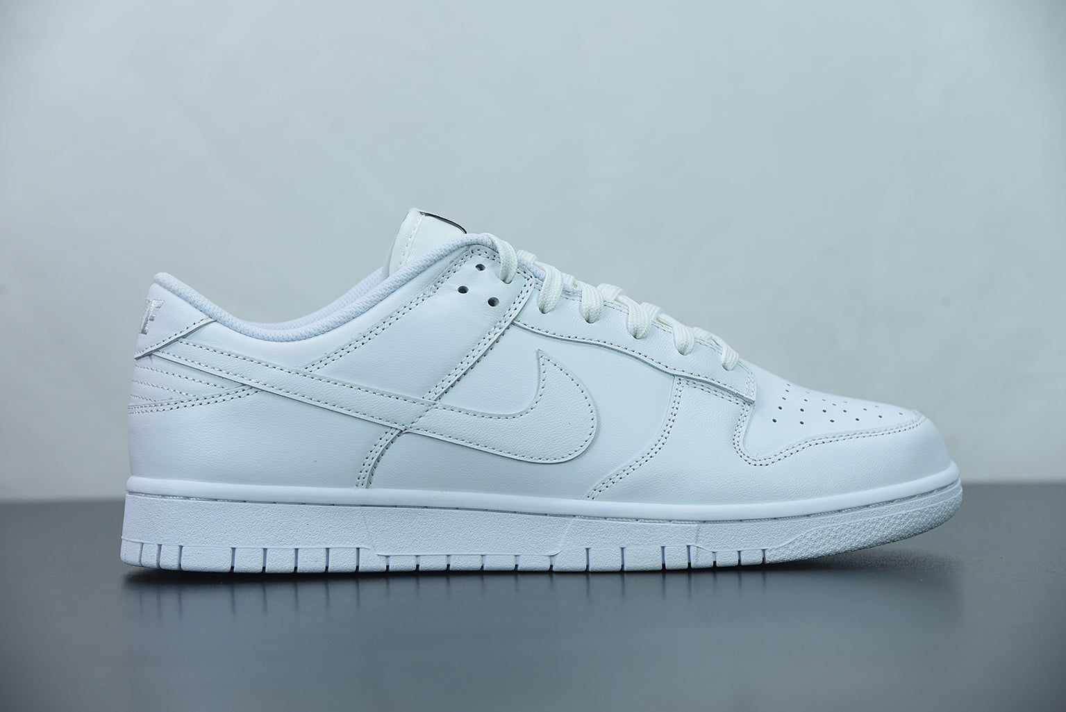 DUNK LOW WHITE image 4