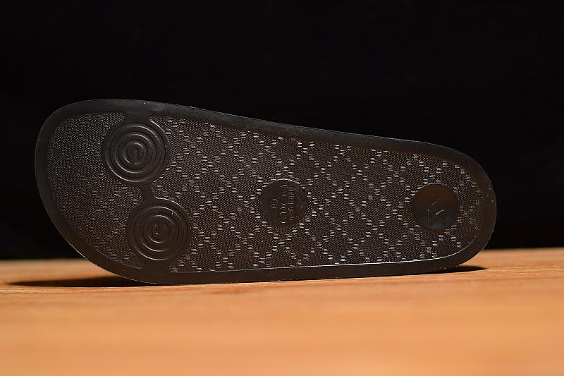 WHITE EMBOSSED SLIDER image 6